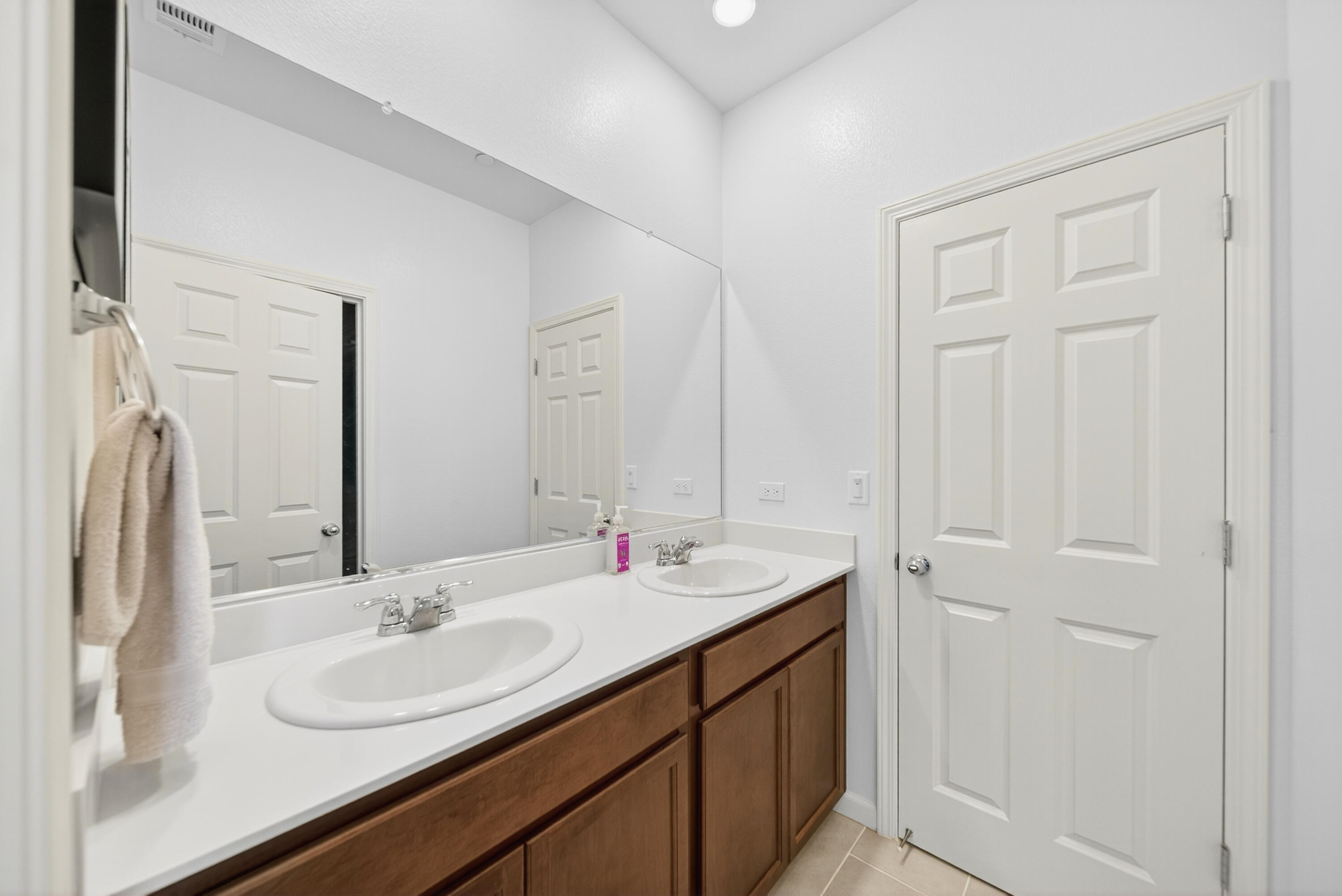 3219 E Mary Ave, Visalia, CA 93292