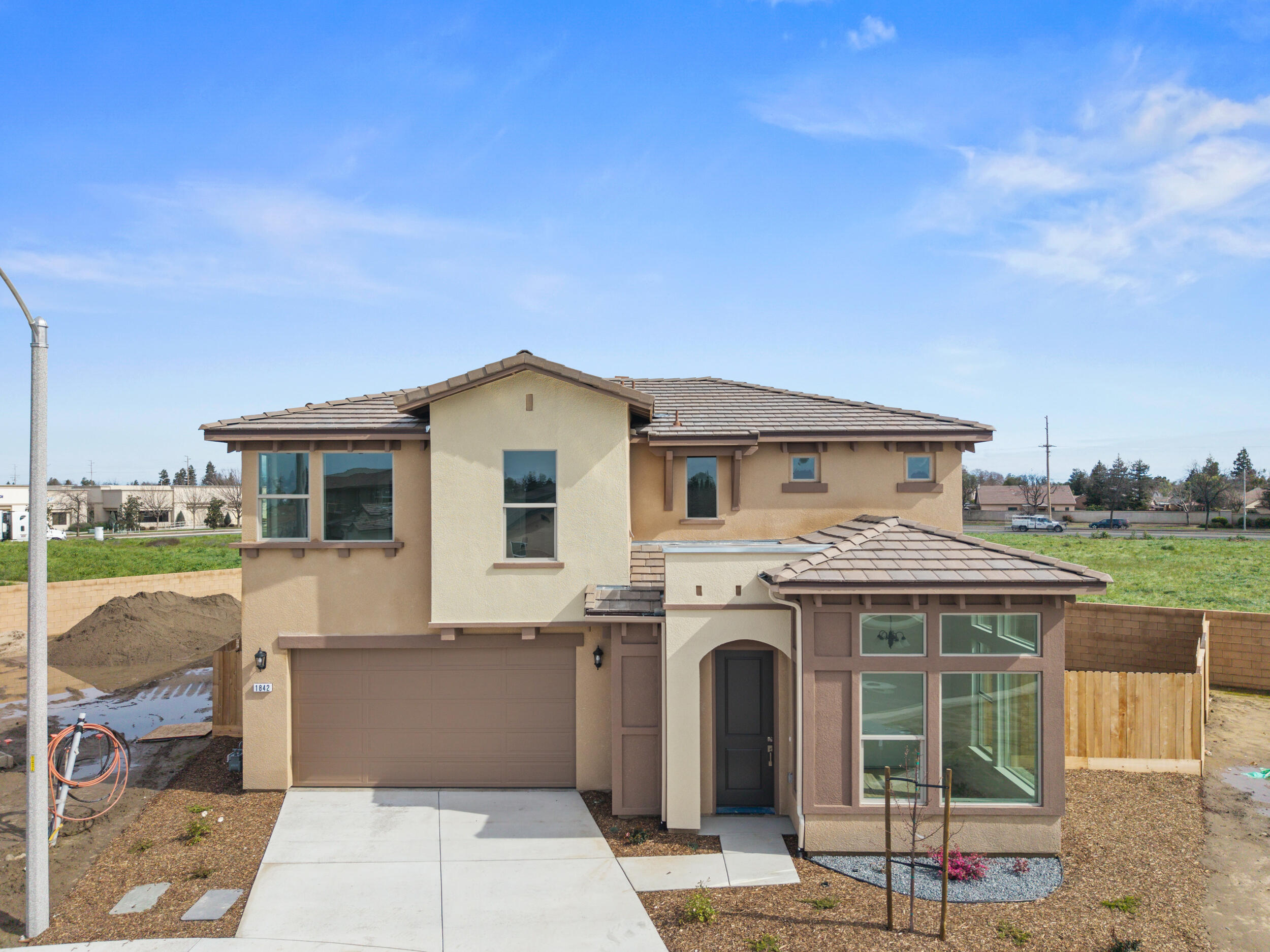 1842 W Berlin Ct, Tulare, CA 93274