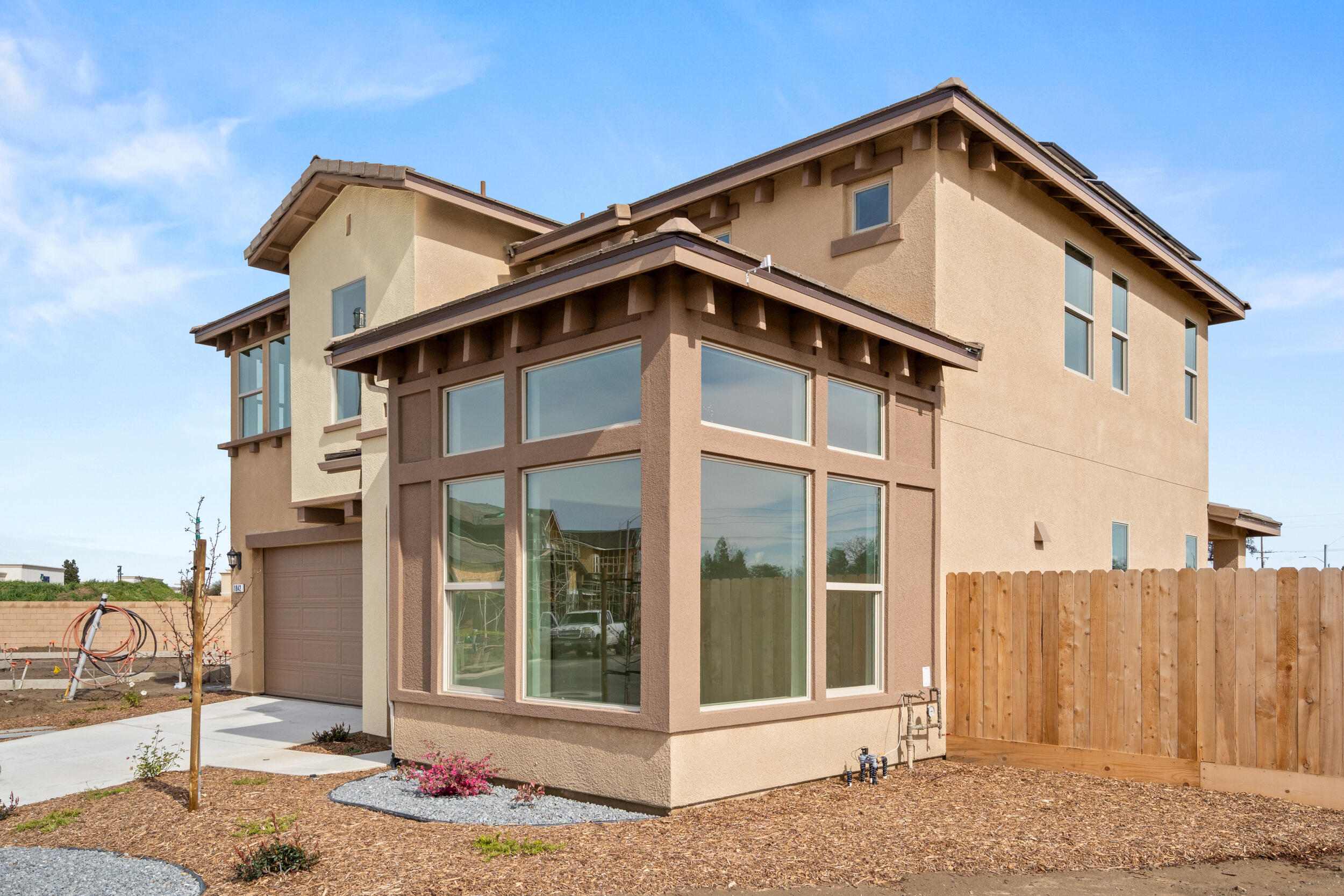 1842 W Berlin Ct, Tulare, CA 93274