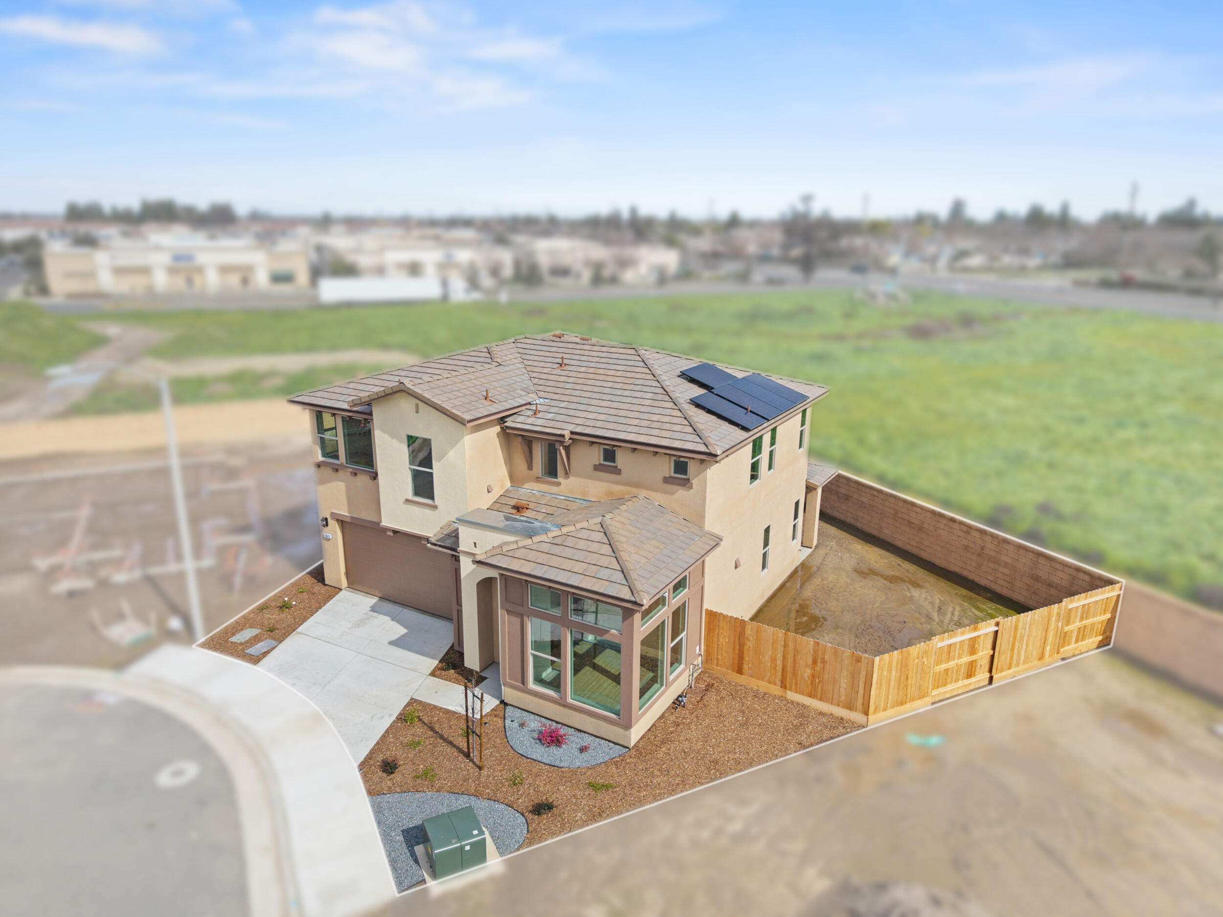 1842 W Berlin Ct, Tulare, CA 93274