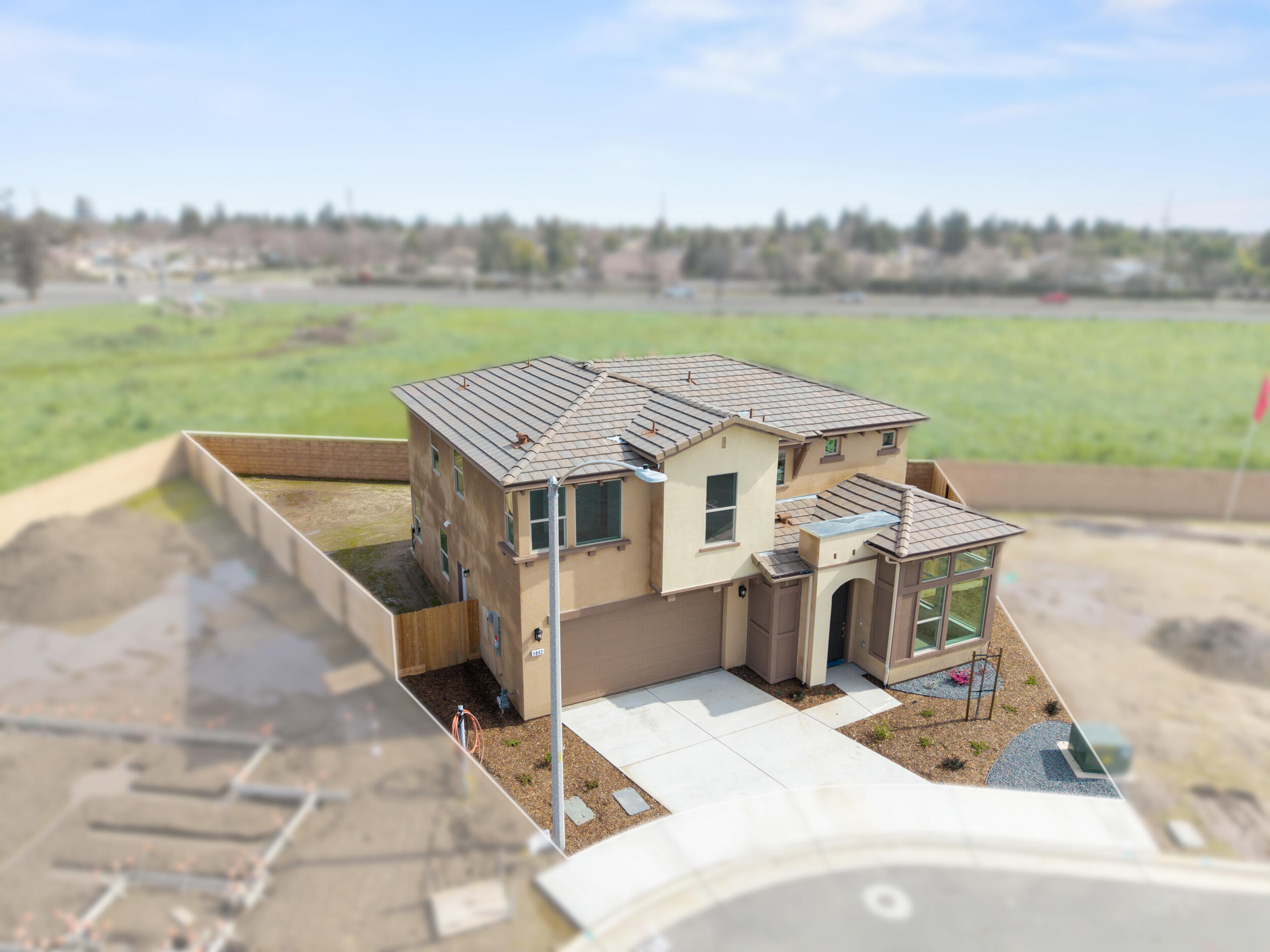 1842 W Berlin Ct, Tulare, CA 93274