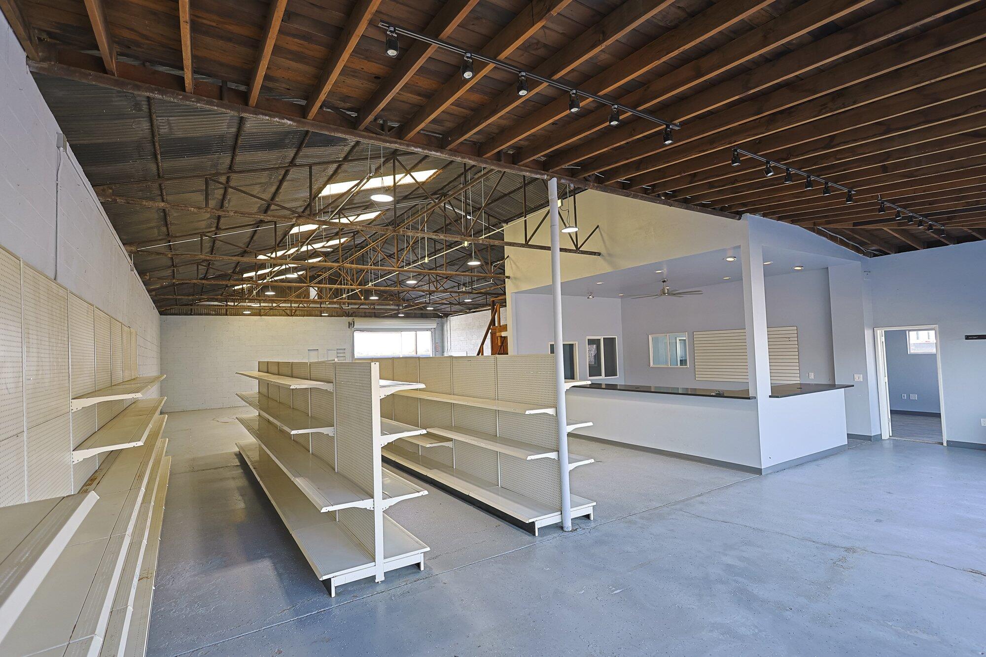 2247 S K St, Tulare, CA 93274