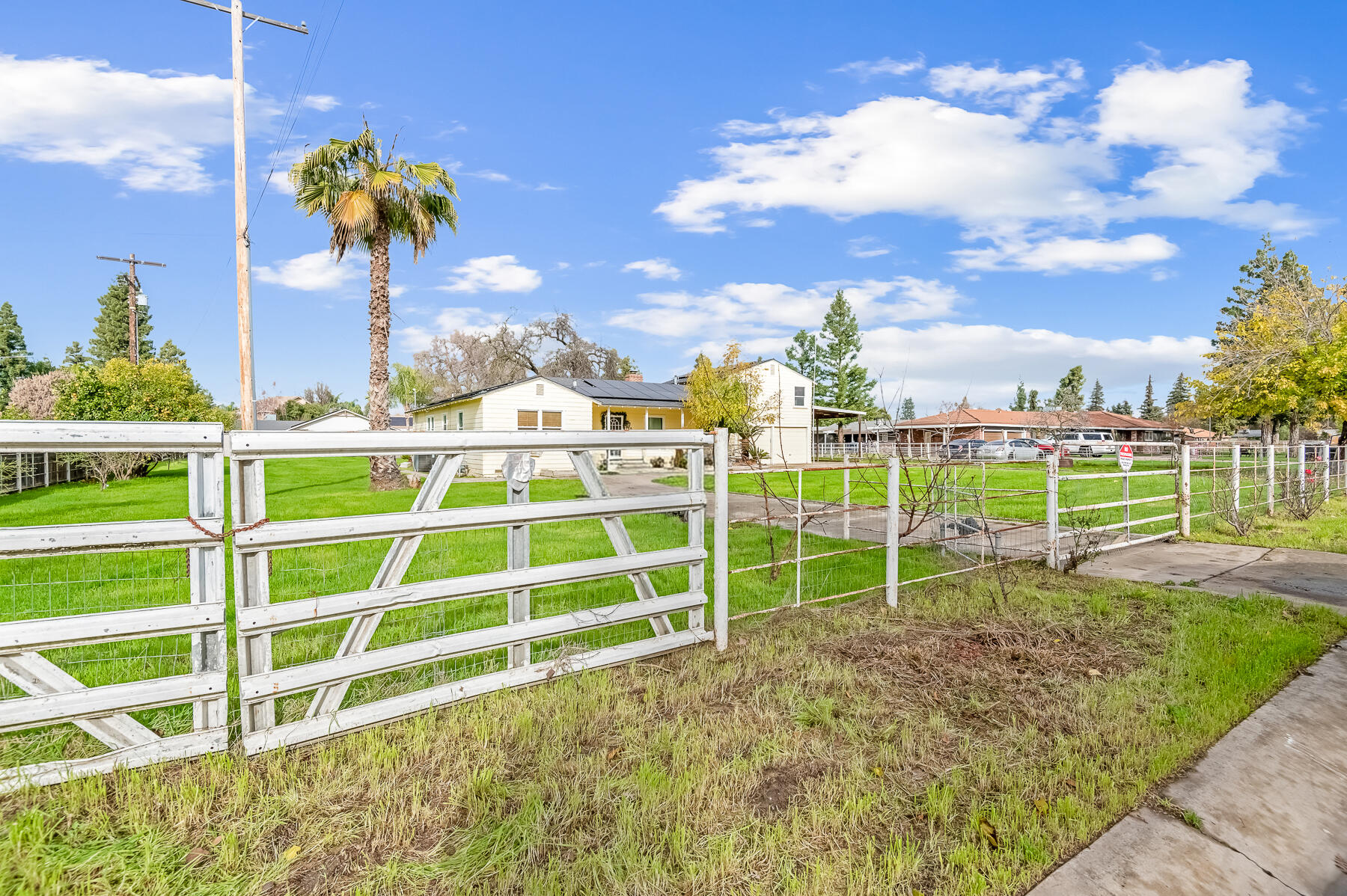 4708 W Hurley Ave, Visalia, CA 93291