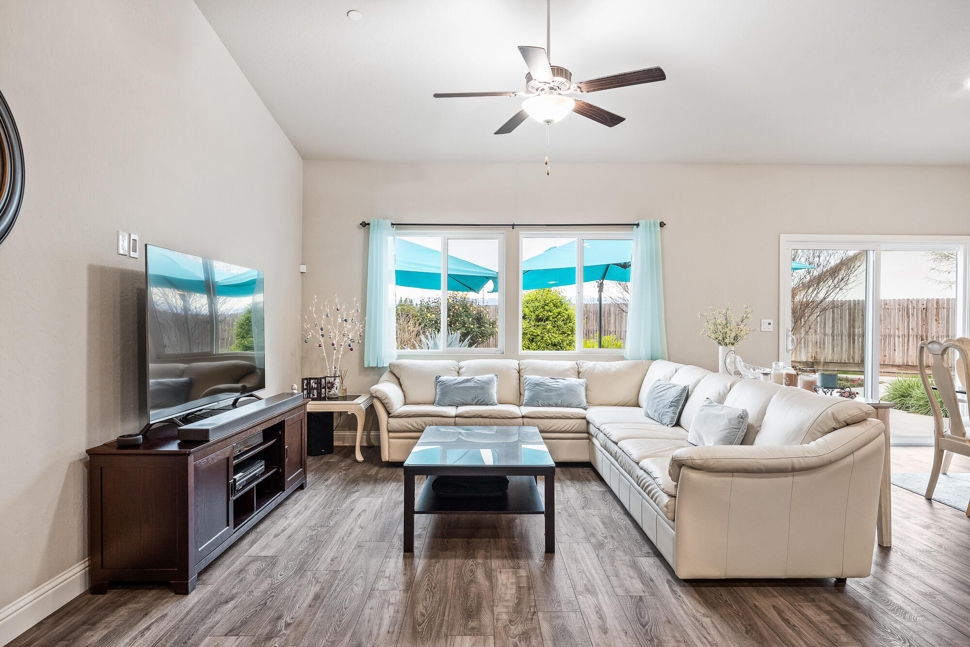 804 S Simon St, Visalia, CA 93292