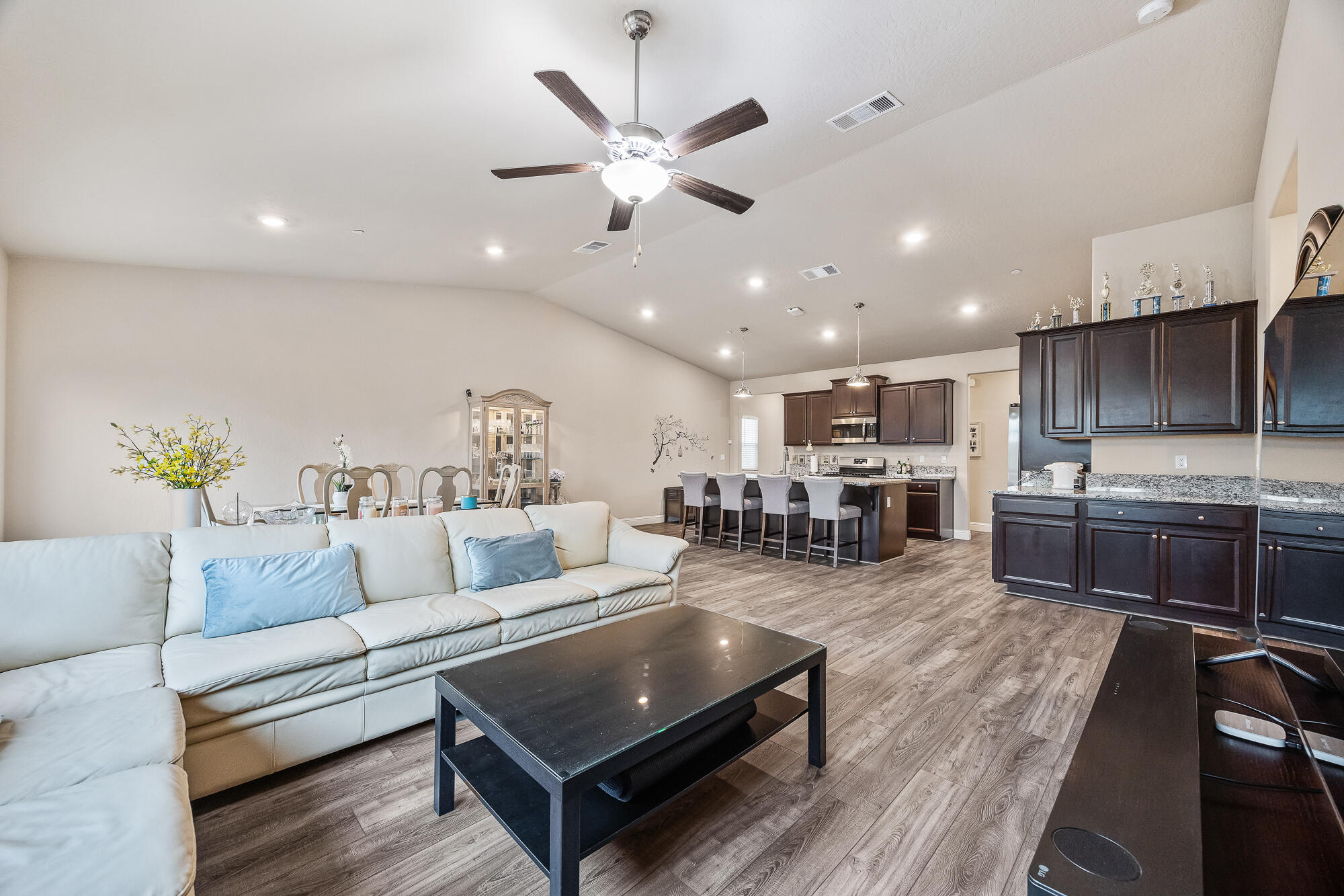 804 S Simon St, Visalia, CA 93292