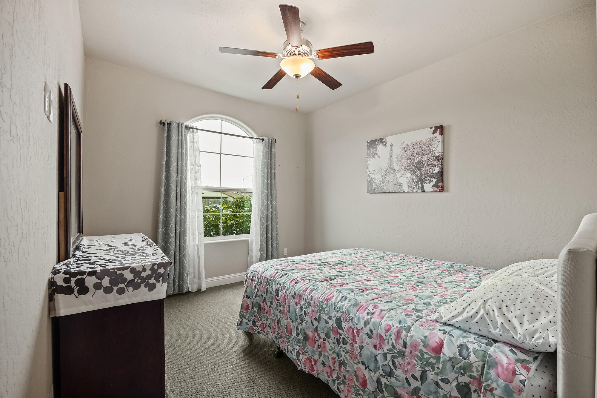 804 S Simon St, Visalia, CA 93292