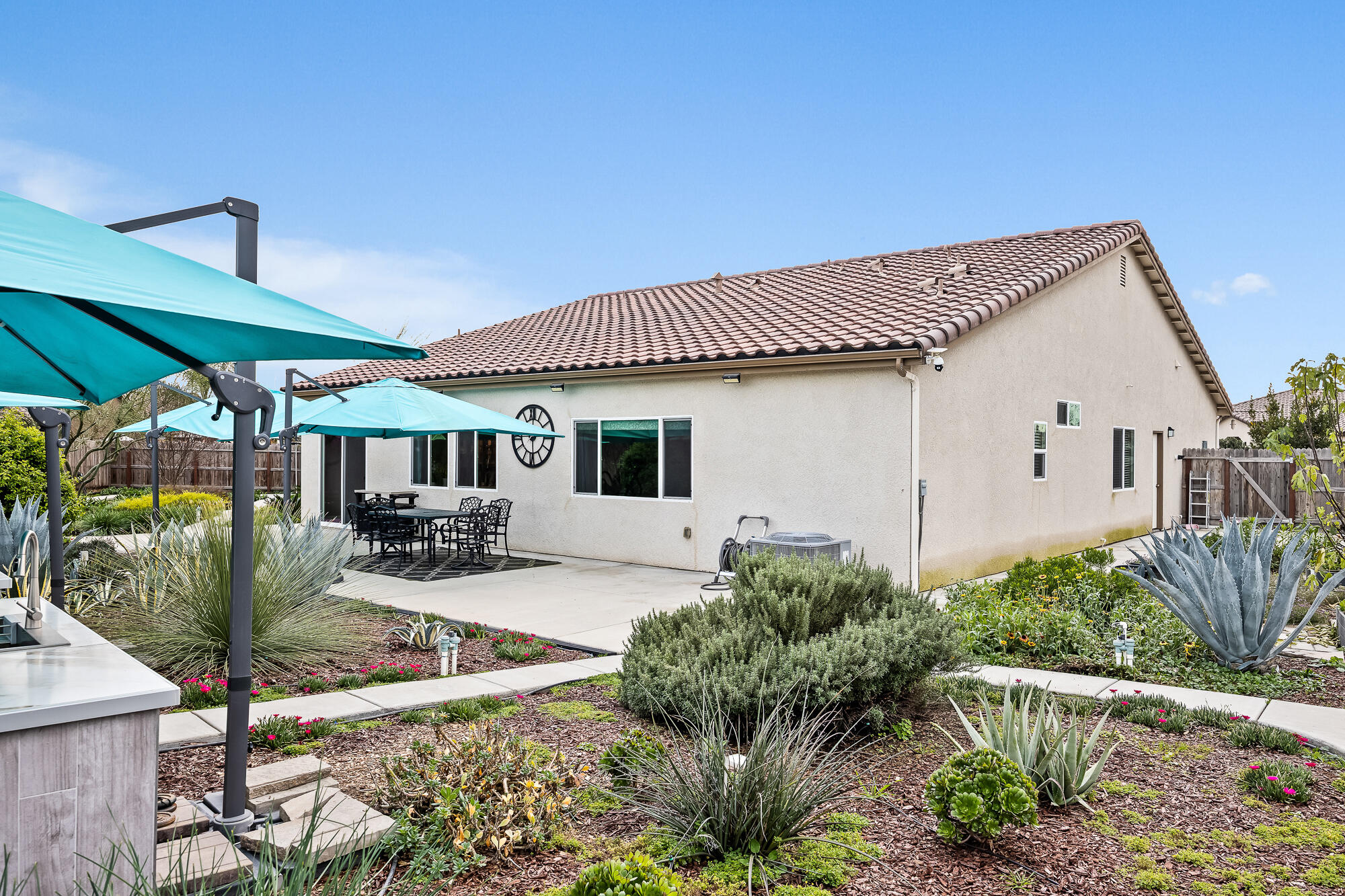 804 S Simon St, Visalia, CA 93292