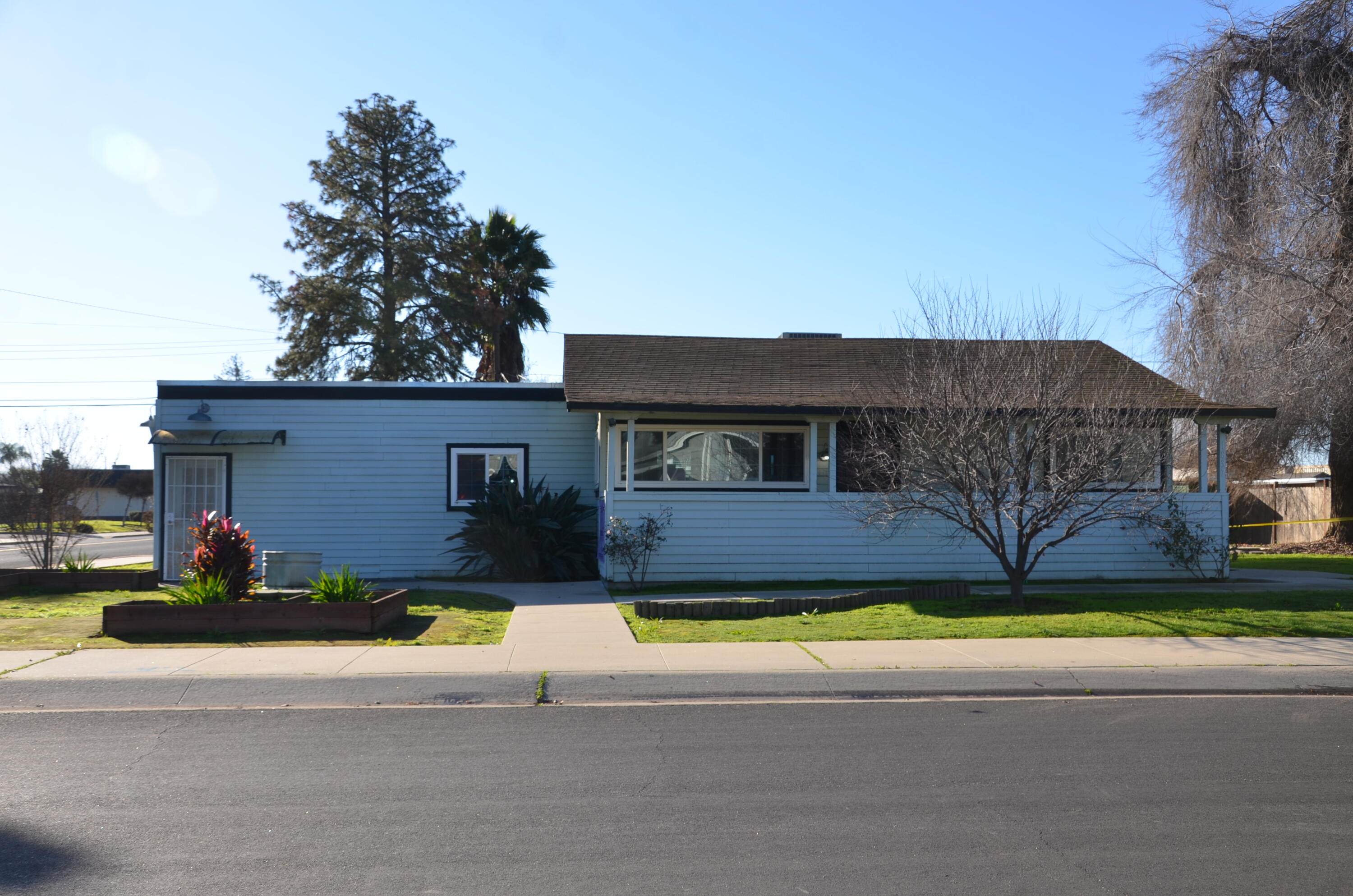 1837 W Sunnyside Ave, Visalia, CA 93277