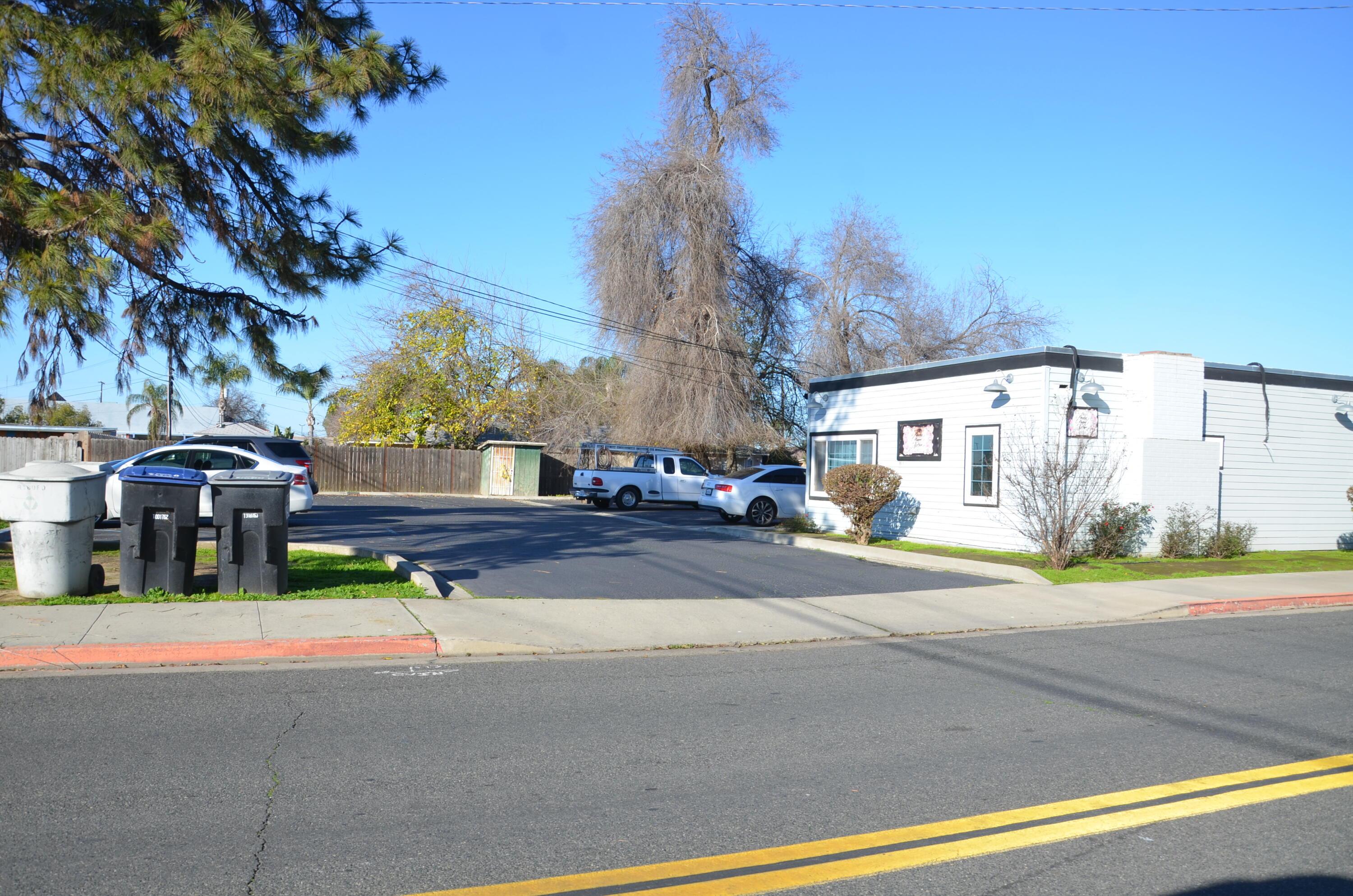 1837 W Sunnyside Ave, Visalia, CA 93277