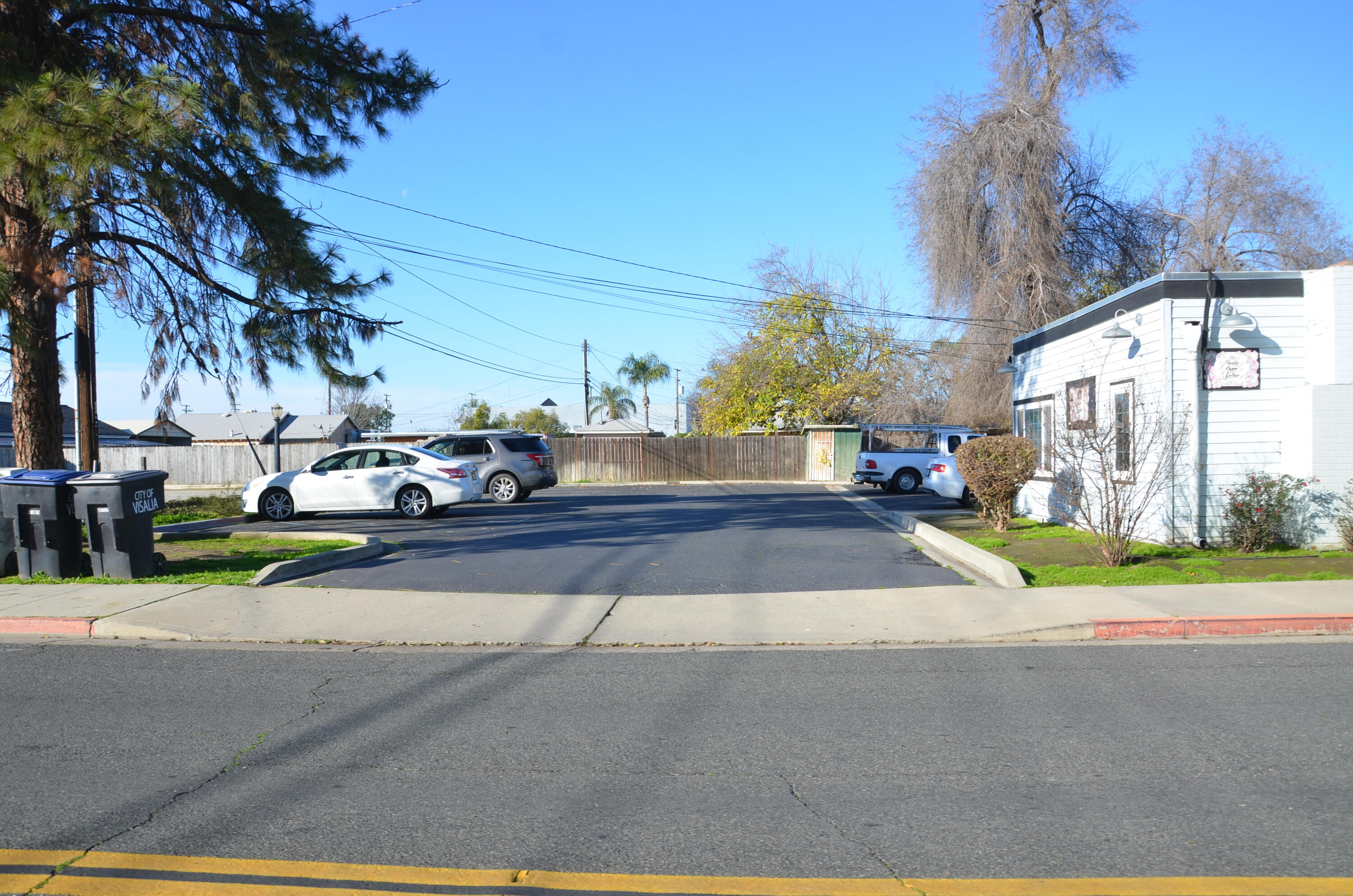 1837 W Sunnyside Ave, Visalia, CA 93277