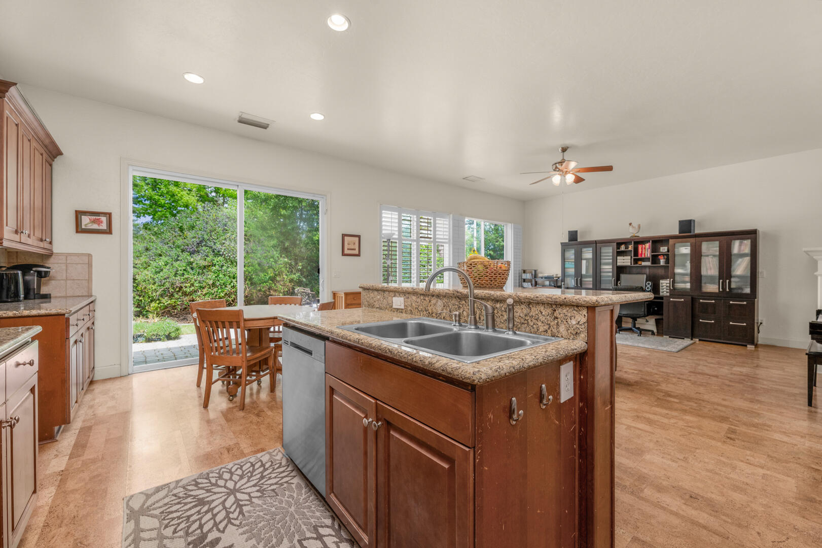 3020 W Ceres Ave, Visalia, CA 93291