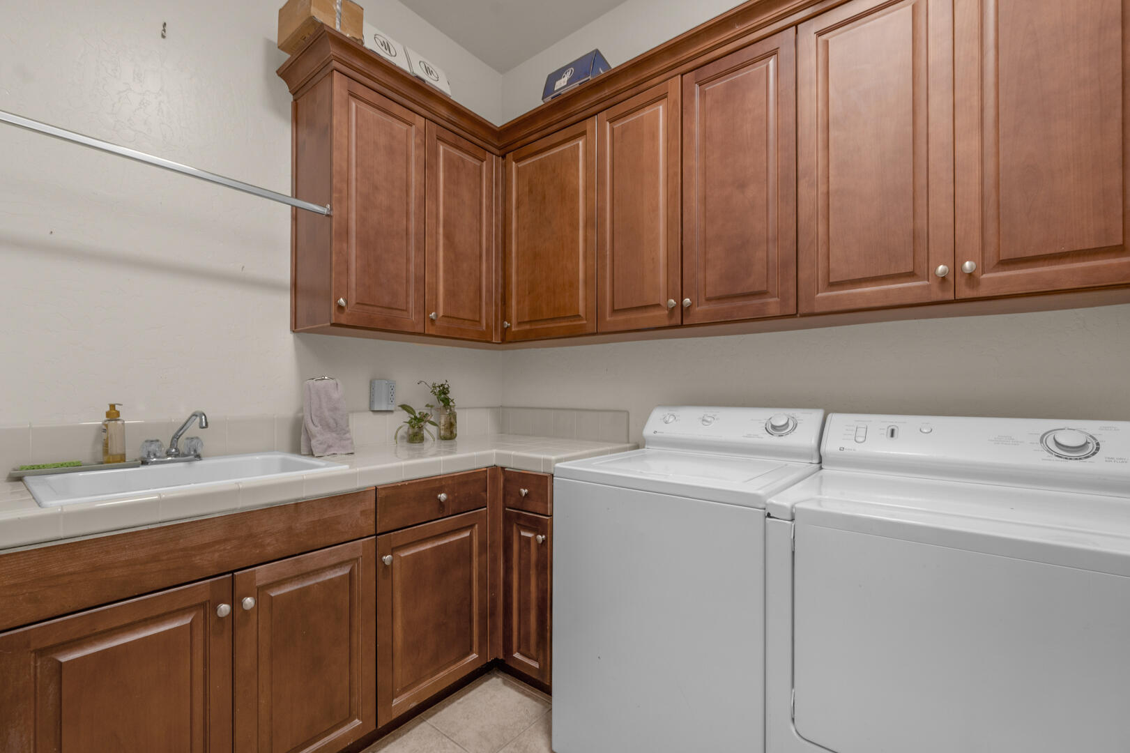 3020 W Ceres Ave, Visalia, CA 93291