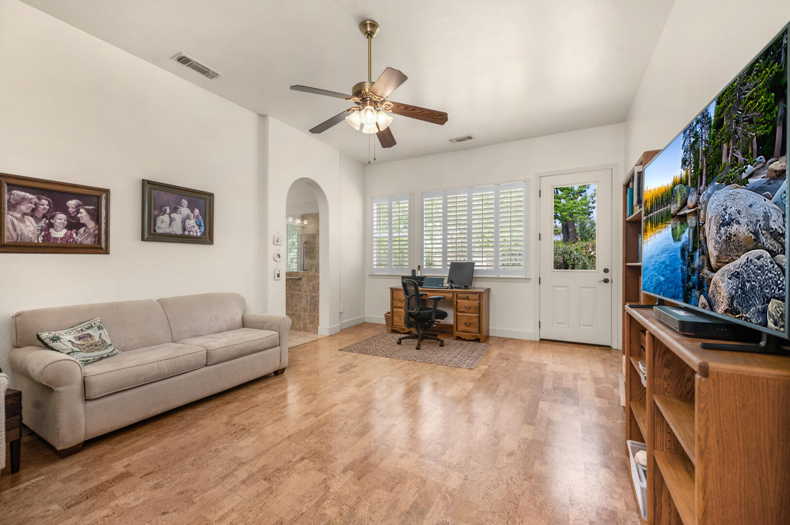 3020 W Ceres Ave, Visalia, CA 93291