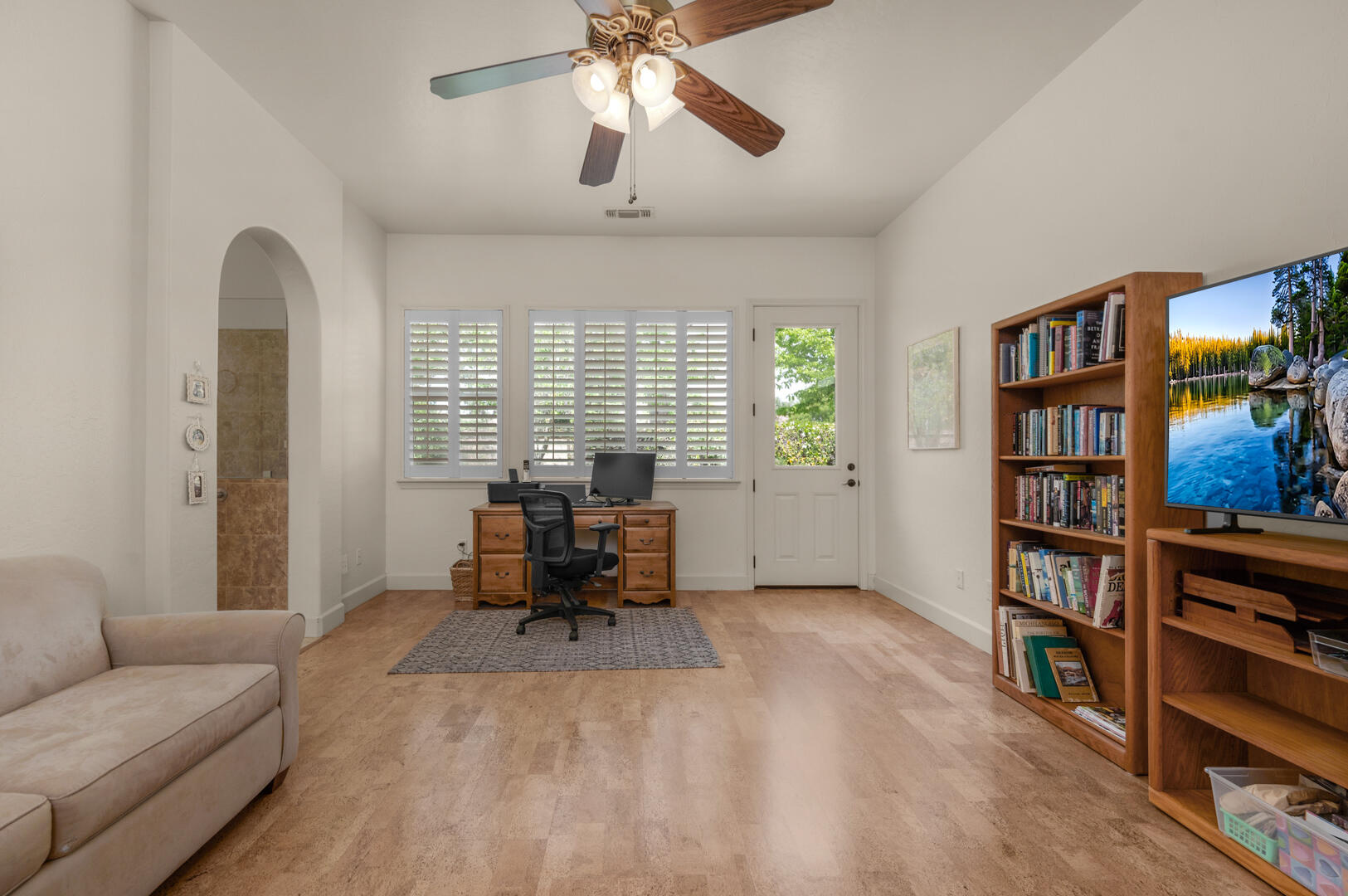 3020 W Ceres Ave, Visalia, CA 93291