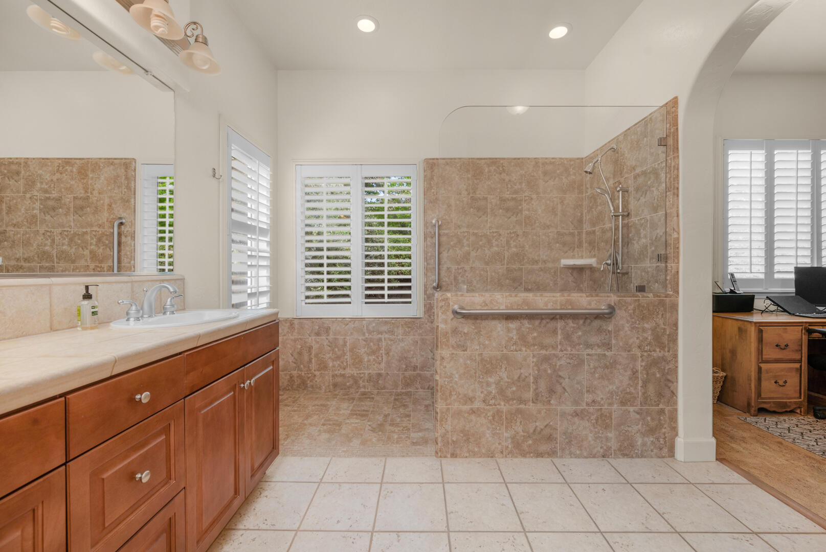 3020 W Ceres Ave, Visalia, CA 93291