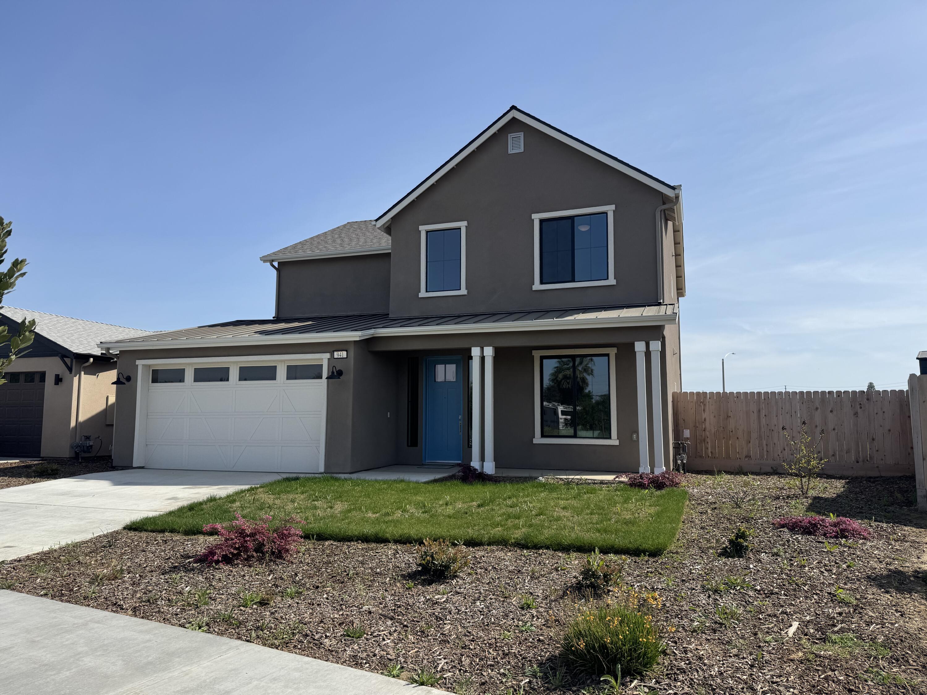 941 E Harter Dr, Visalia, CA 93292