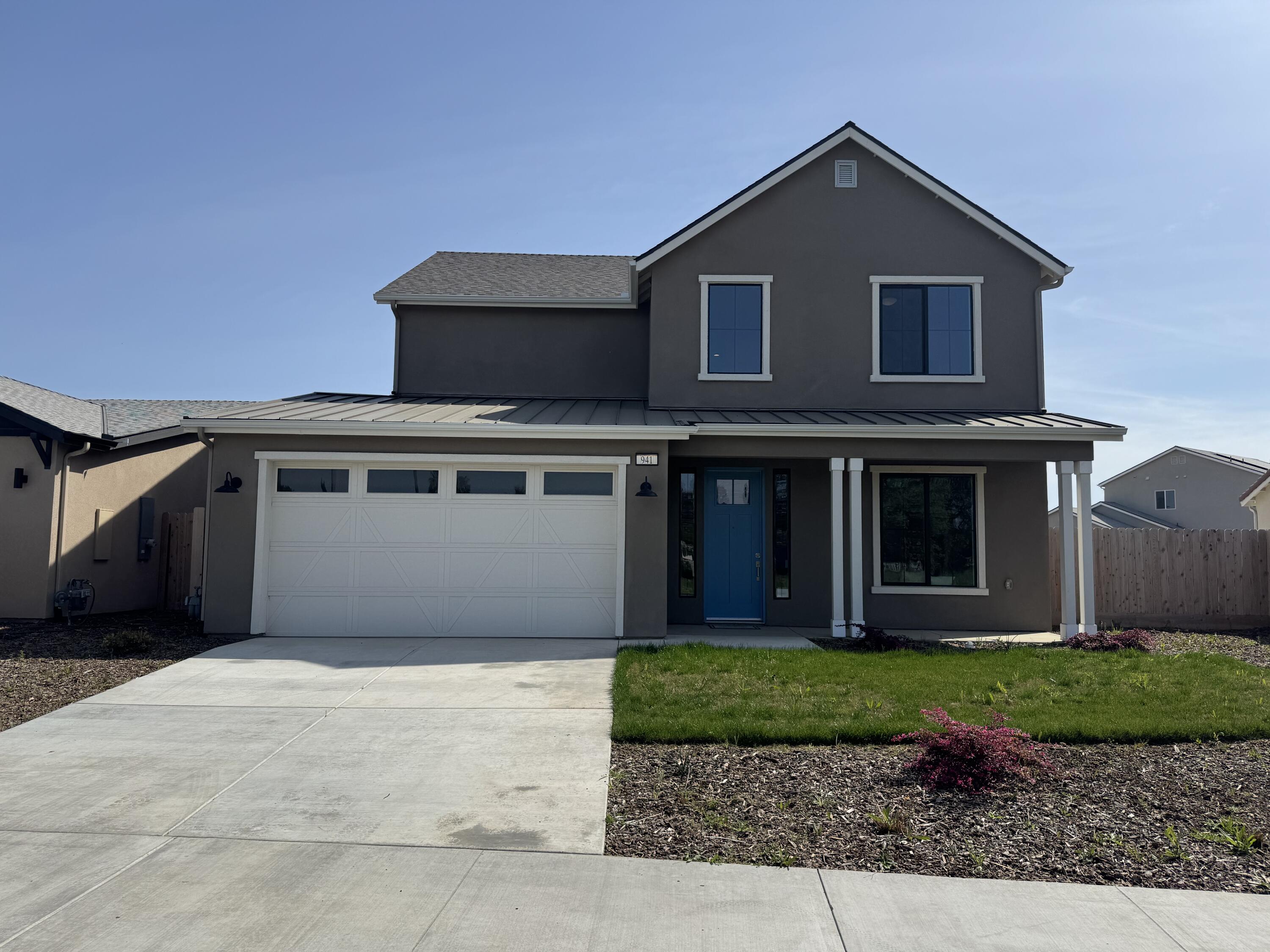 941 E Harter Dr, Visalia, CA 93292