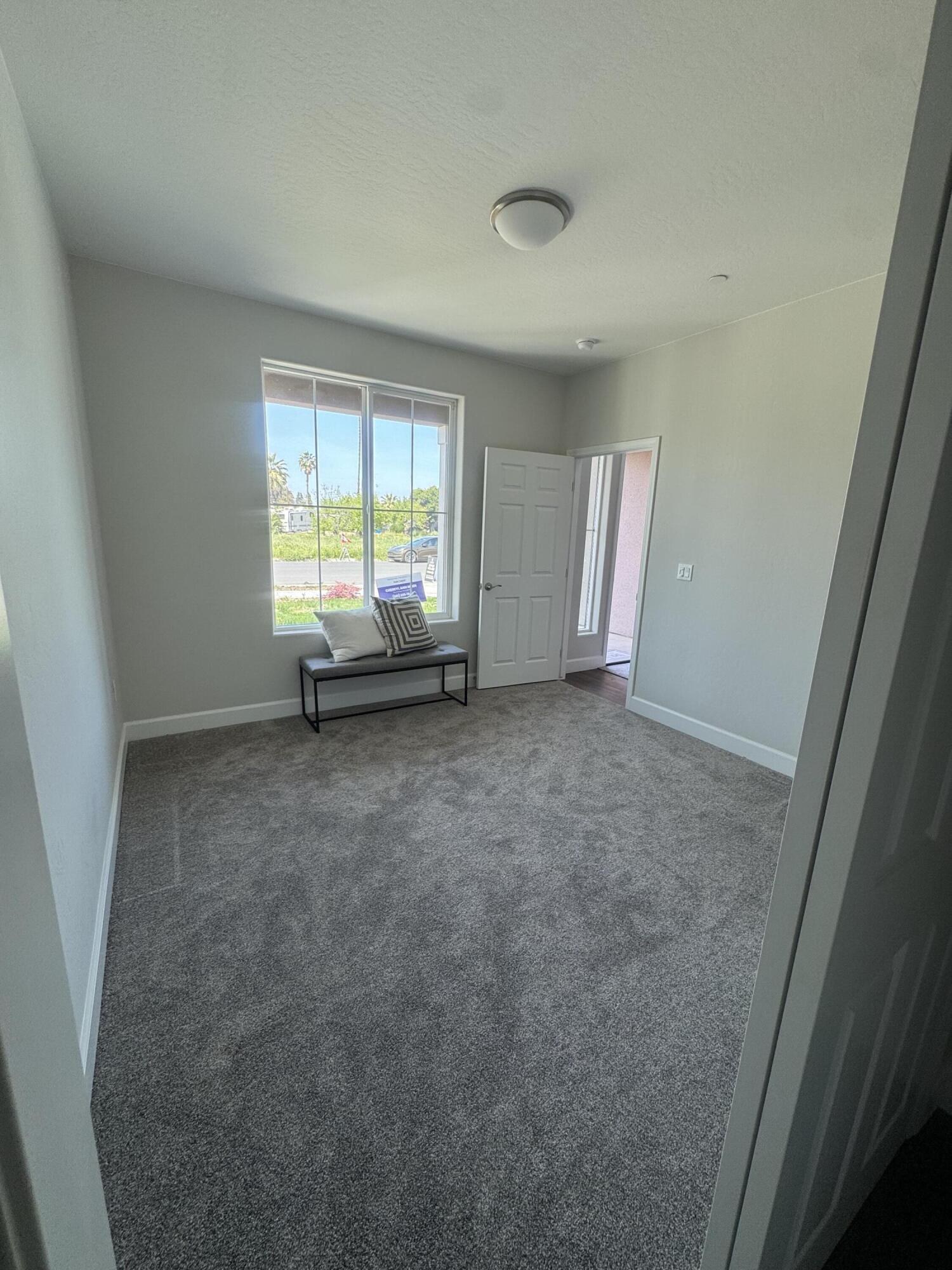 941 E Harter Dr, Visalia, CA 93292