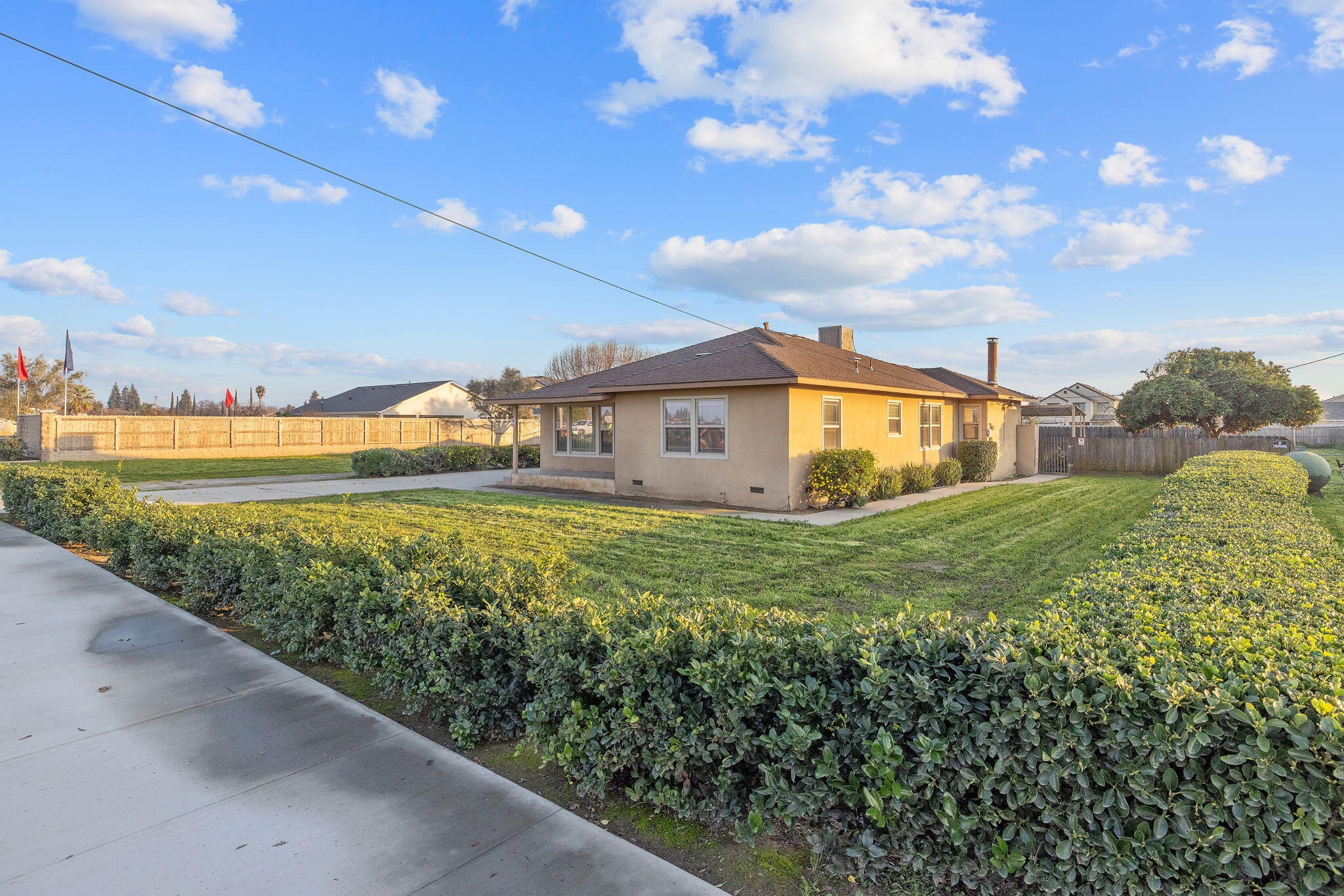 1725 E E Goshen Ave, Visalia, CA 93292