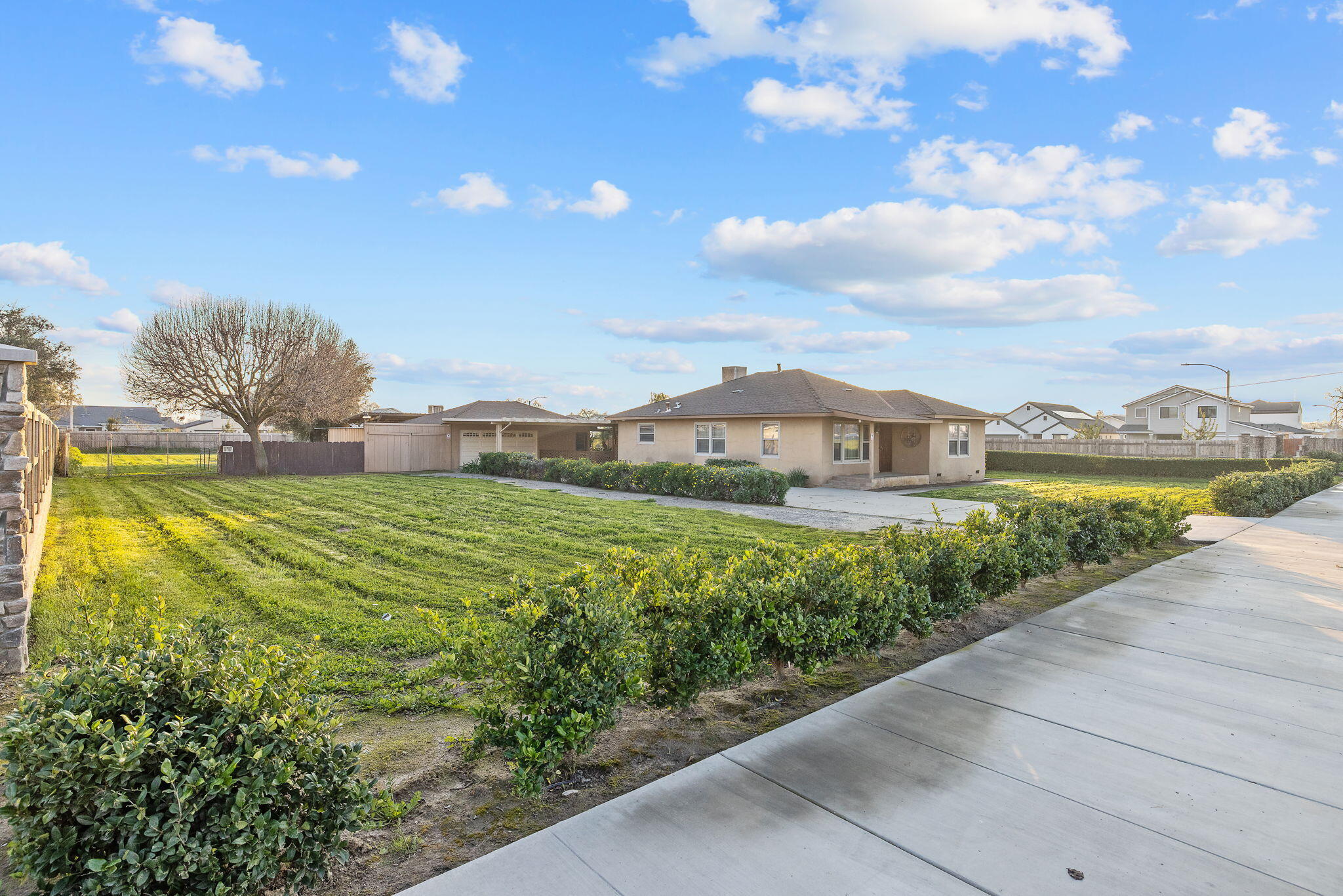 1725 E E Goshen Ave, Visalia, CA 93292