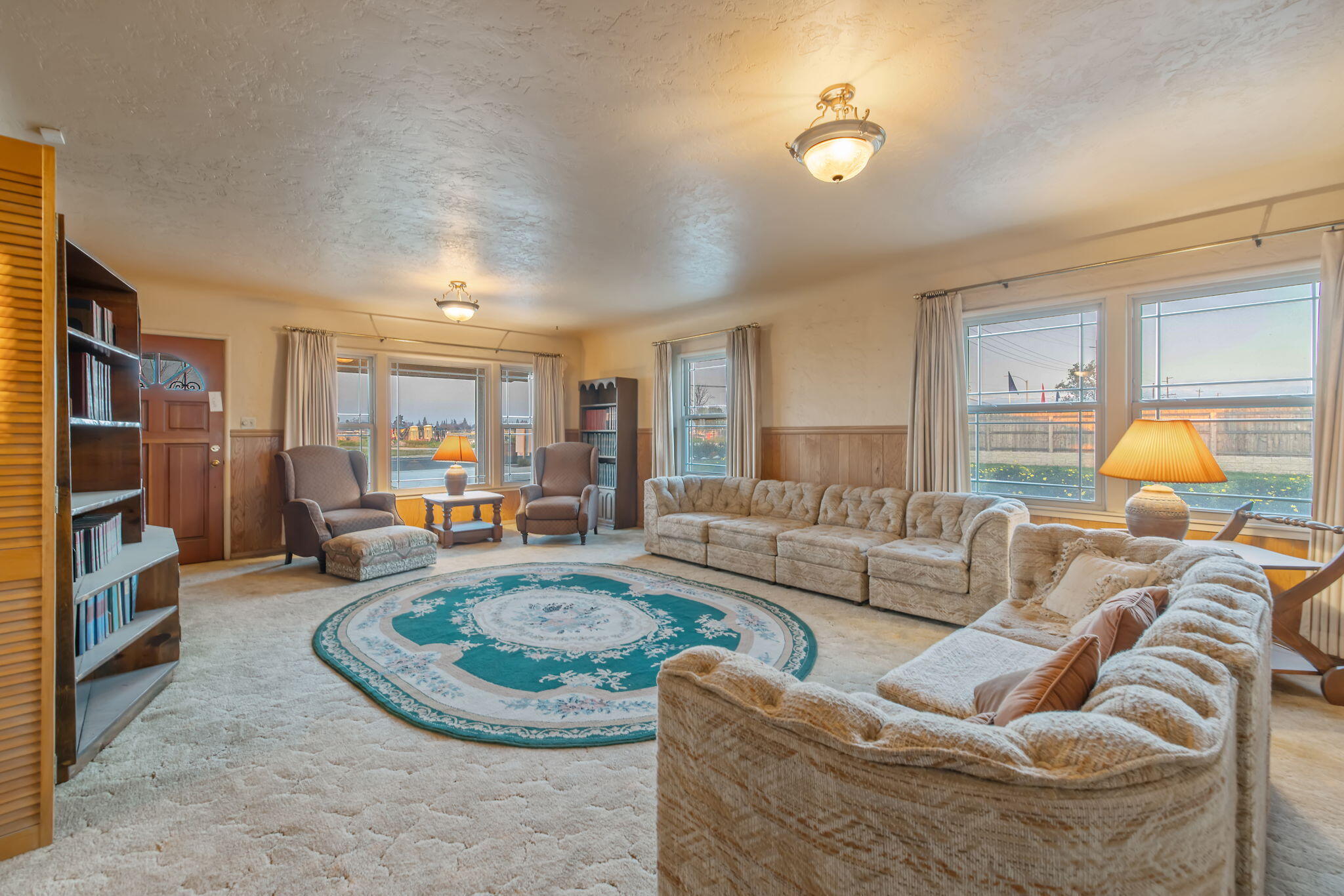 1725 E E Goshen Ave, Visalia, CA 93292