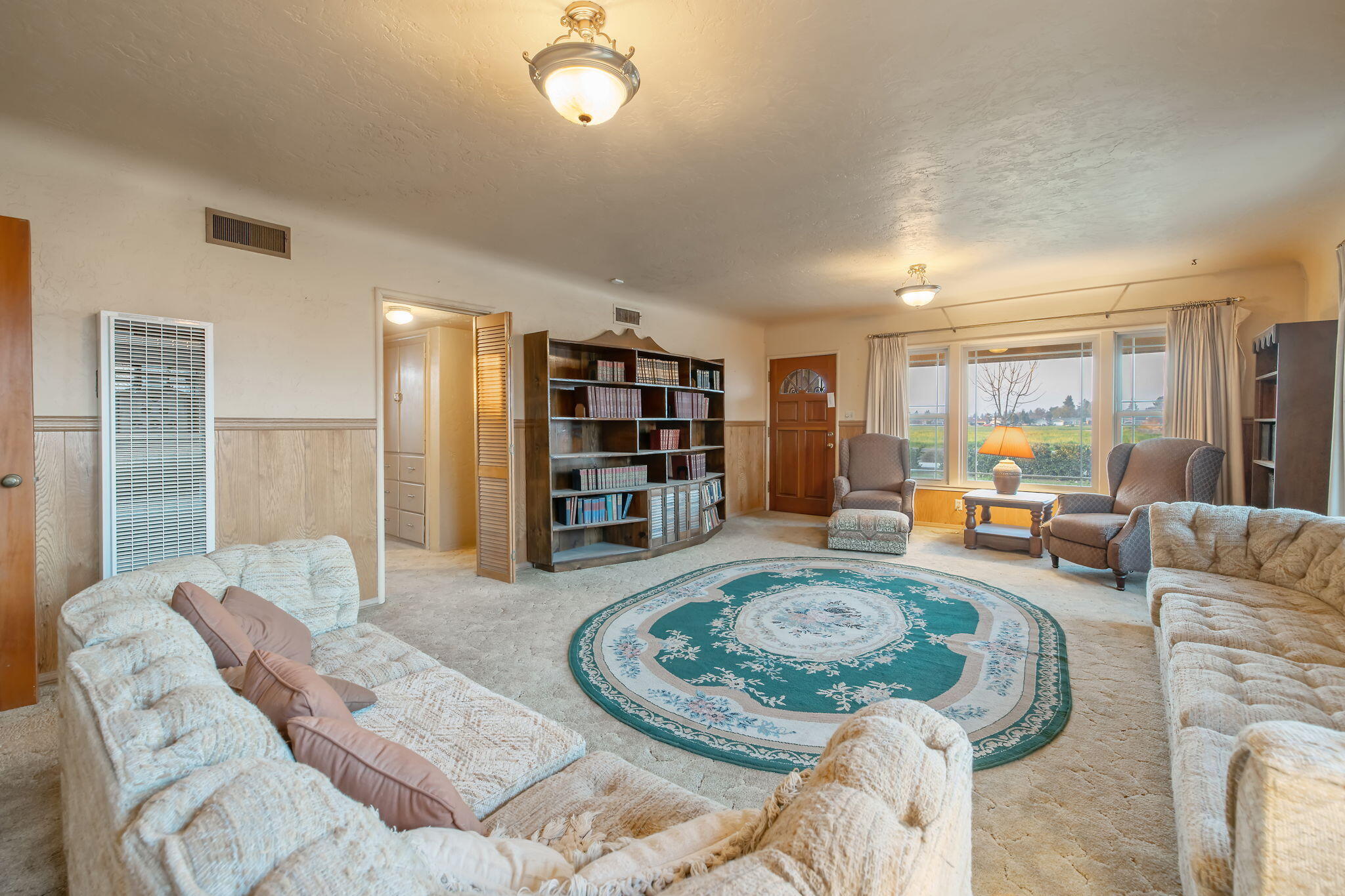 1725 E E Goshen Ave, Visalia, CA 93292