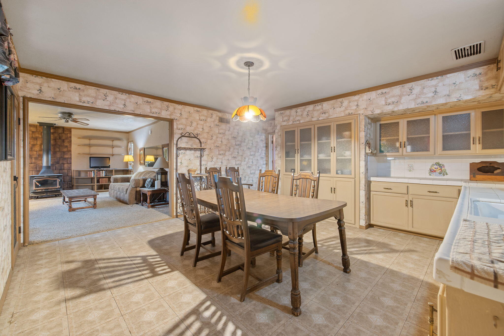 1725 E E Goshen Ave, Visalia, CA 93292