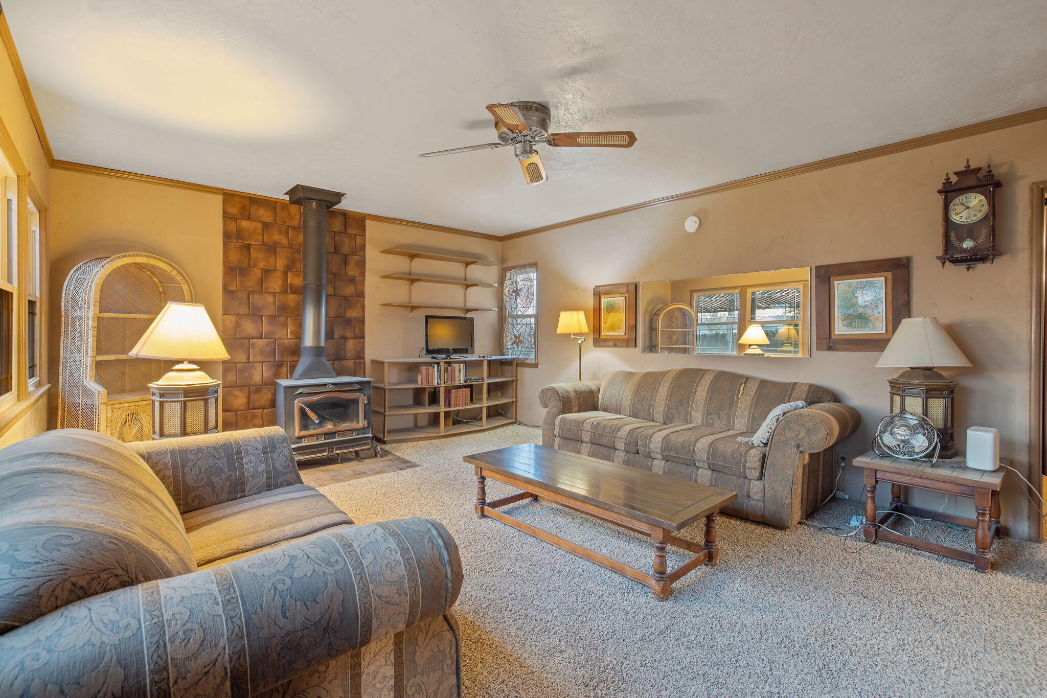 1725 E E Goshen Ave, Visalia, CA 93292