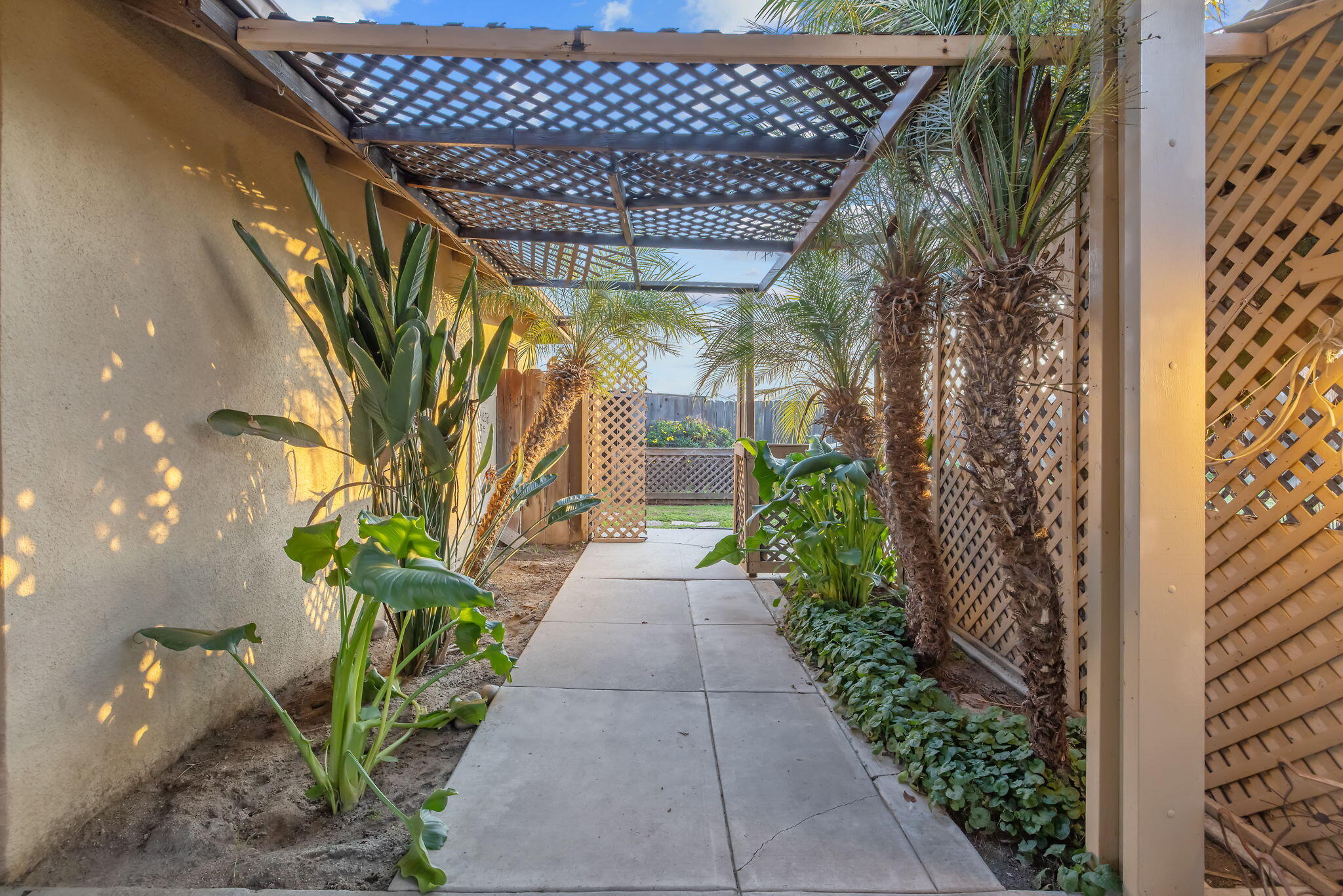 1725 E E Goshen Ave, Visalia, CA 93292