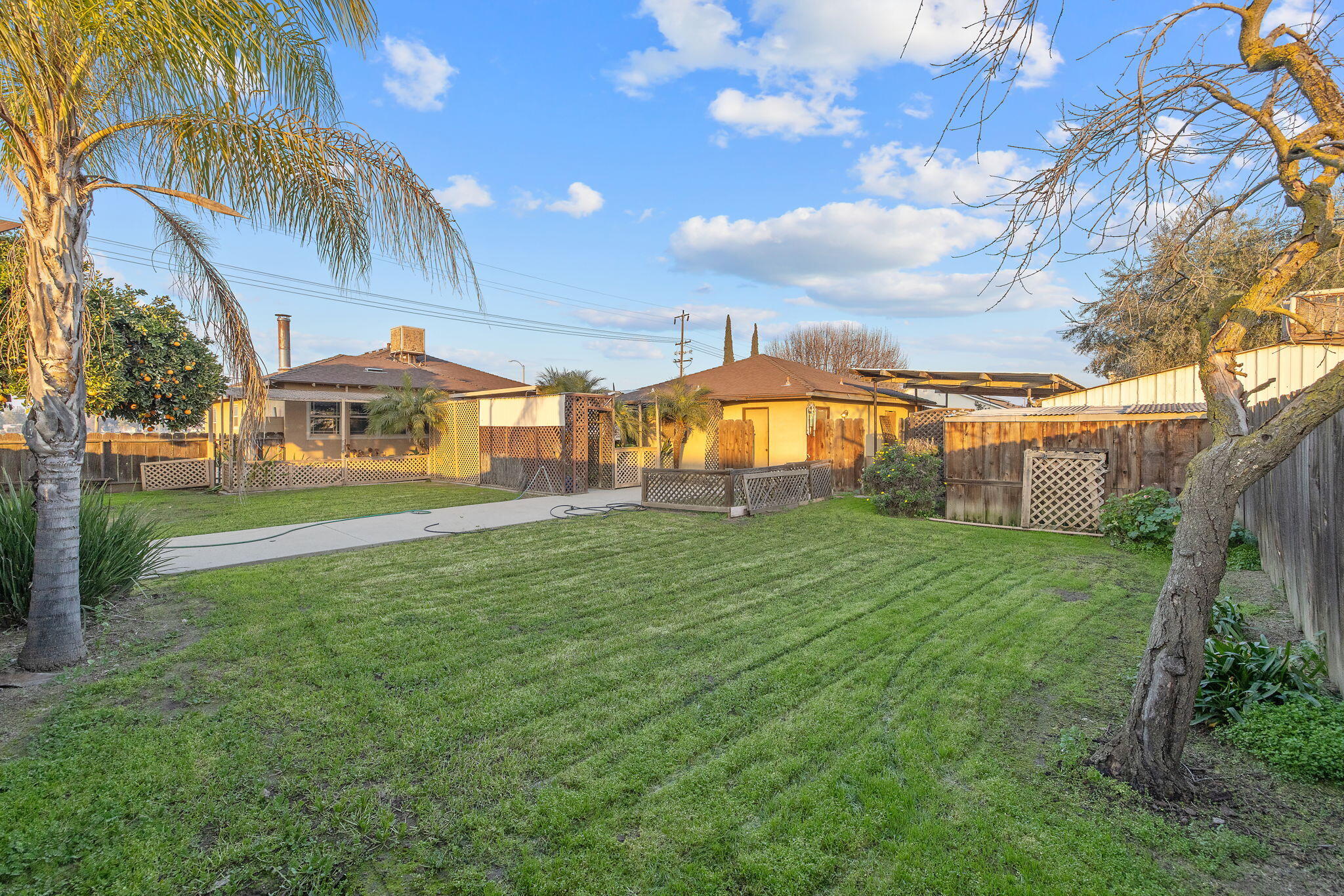 1725 E E Goshen Ave, Visalia, CA 93292