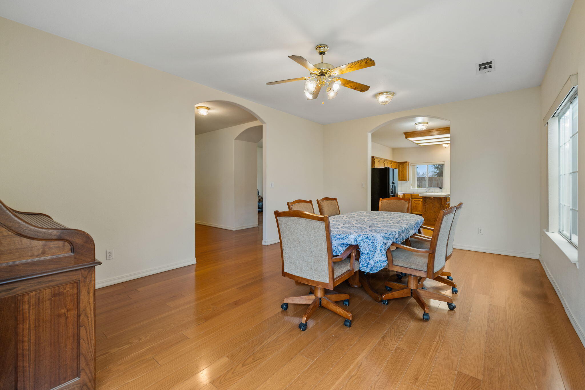 3027 W Rialto Ave, Visalia, CA 93277