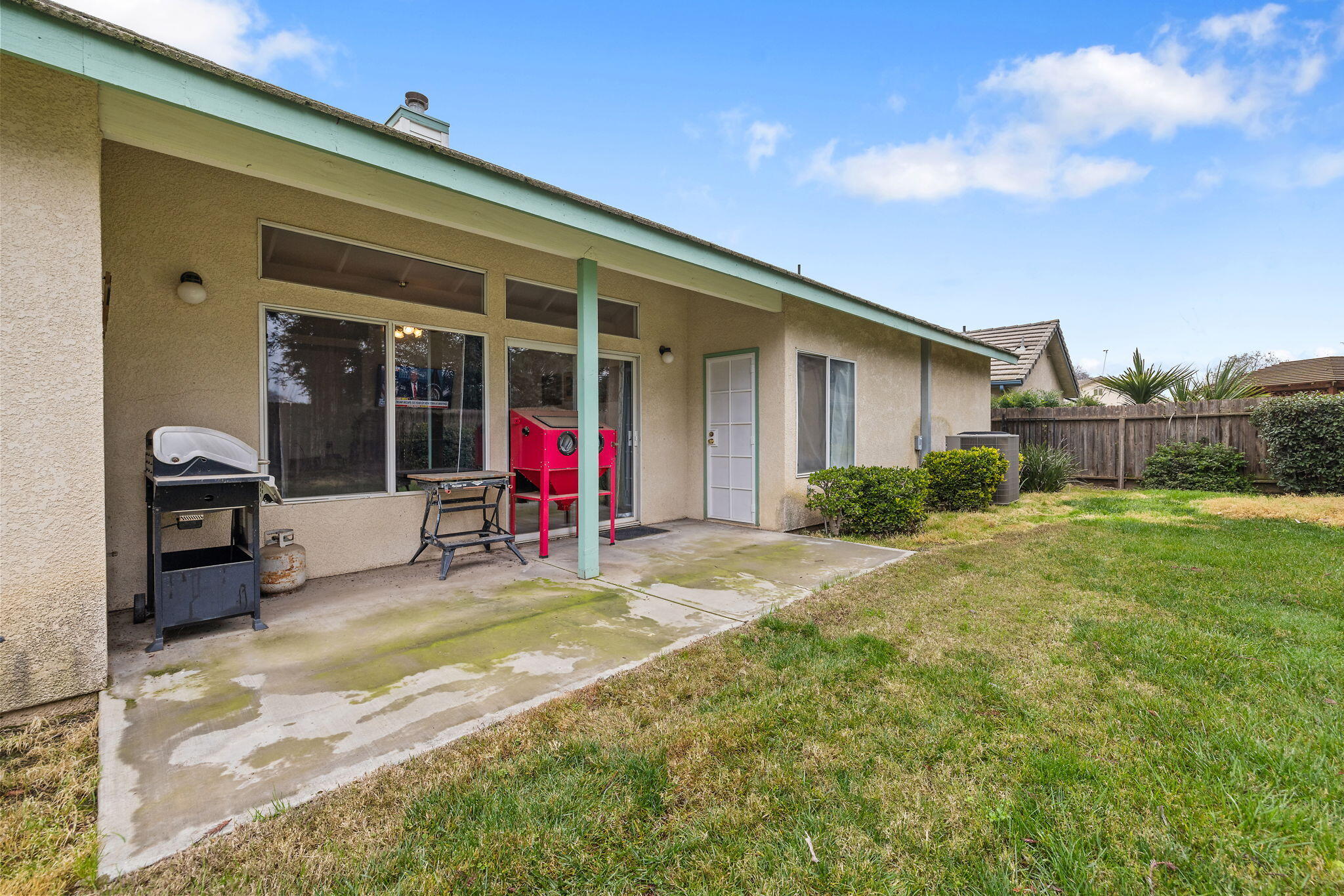 3027 W Rialto Ave, Visalia, CA 93277