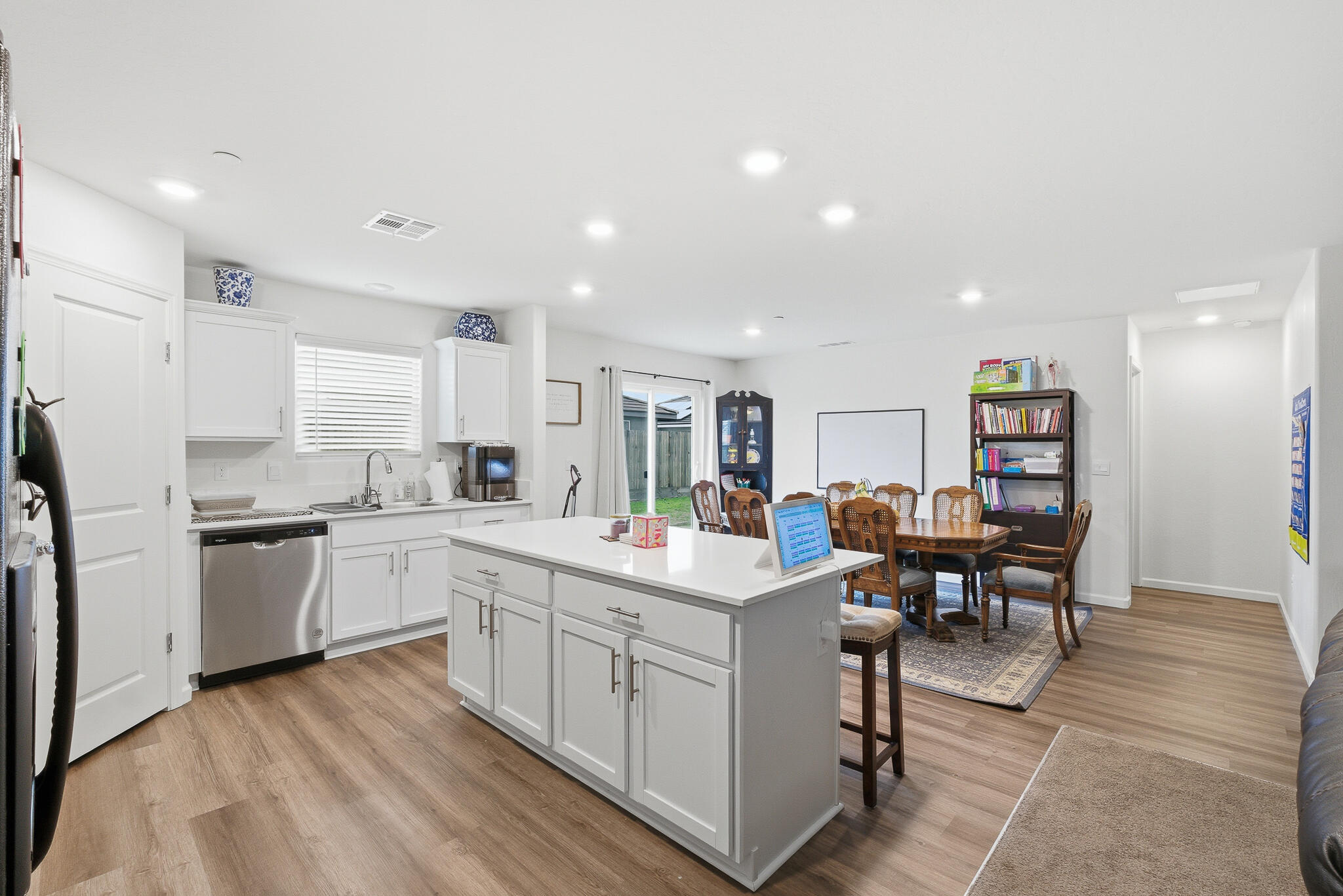 2340 Beth Page Ave, Tulare, CA 93274