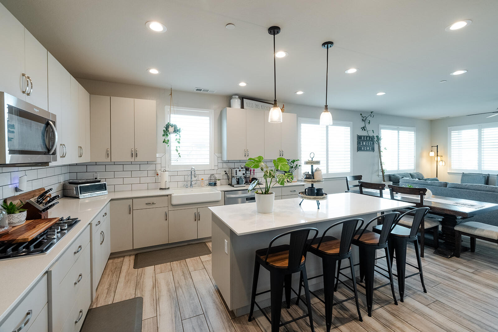 4407 S Ernest St, Visalia, CA 93277