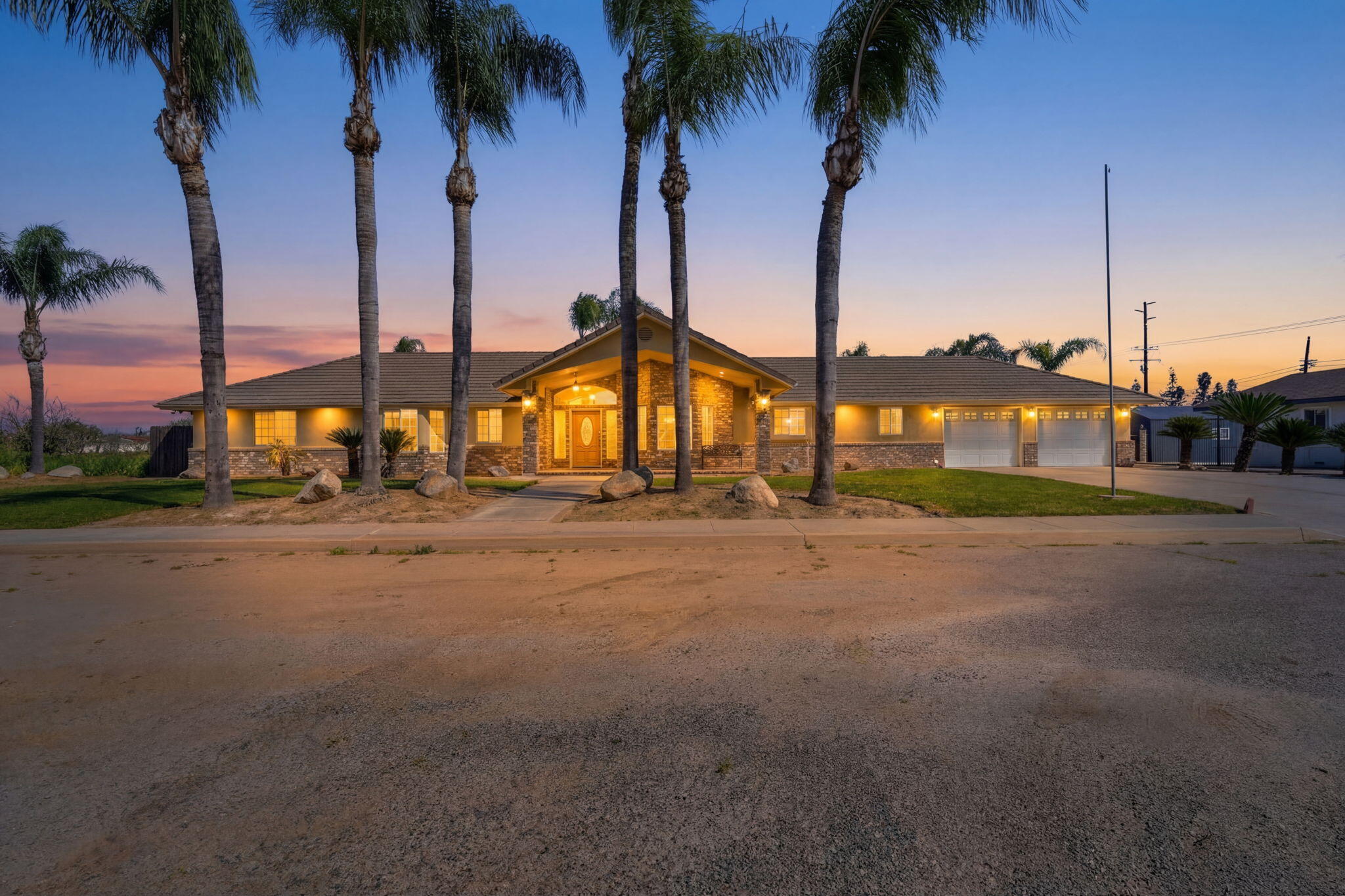 2702 E Goshen Ave, Visalia, CA 93292