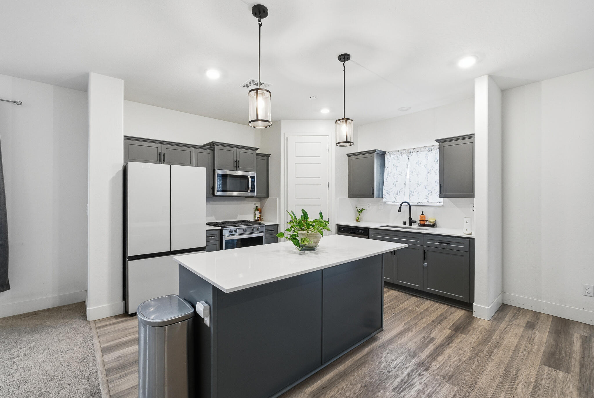 2824 S Cain St, Visalia, CA 93292