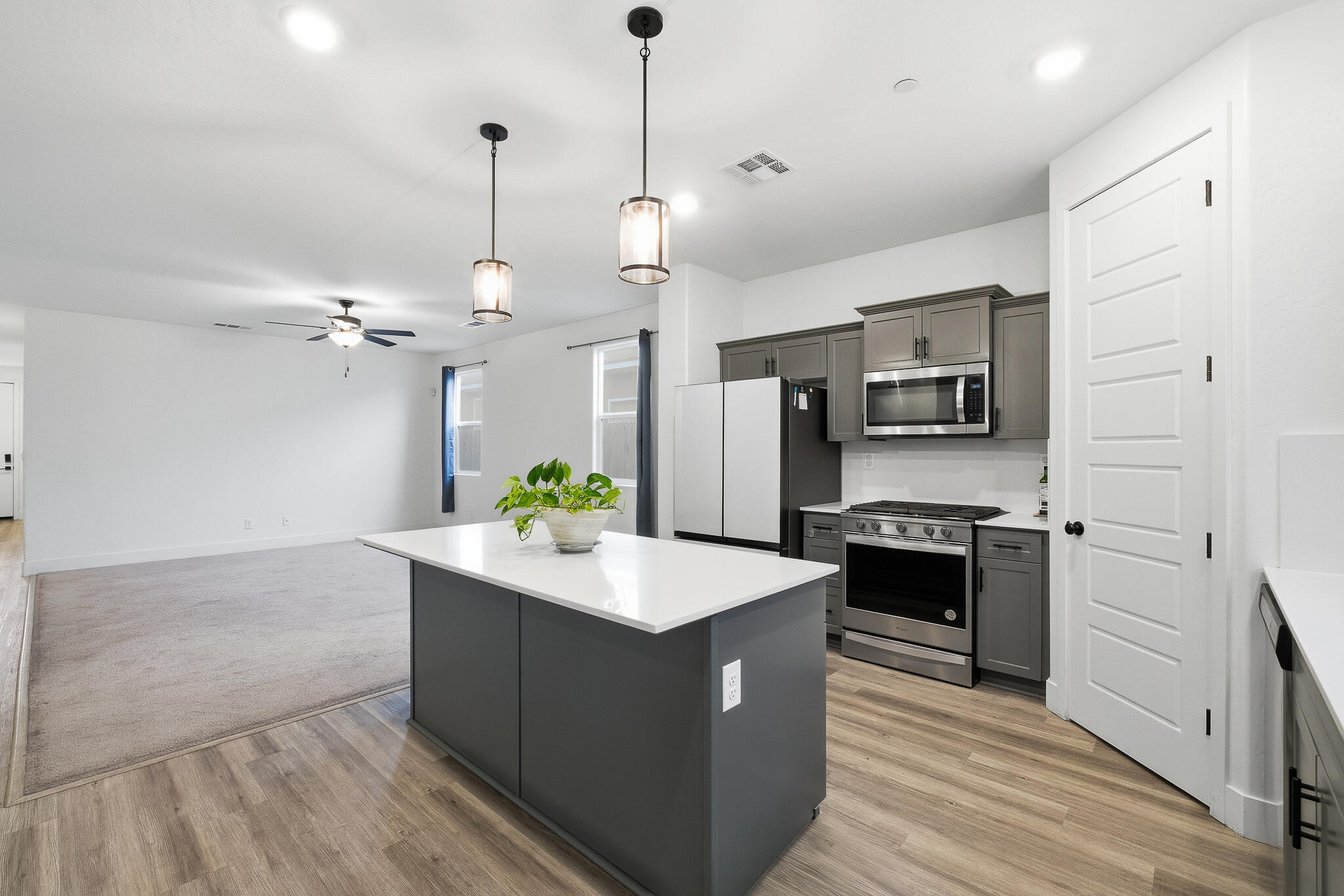 2824 S Cain St, Visalia, CA 93292