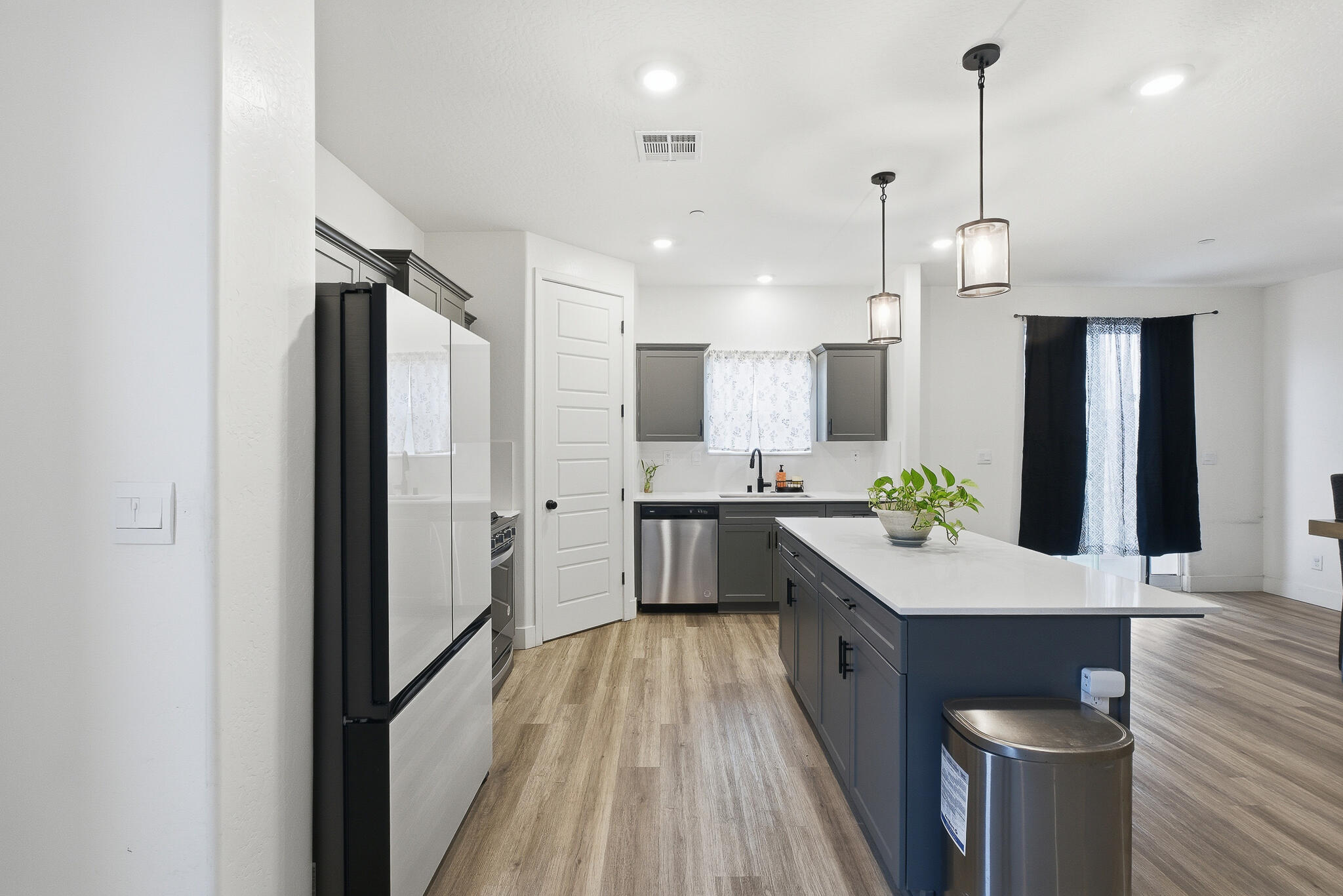 2824 S Cain St, Visalia, CA 93292