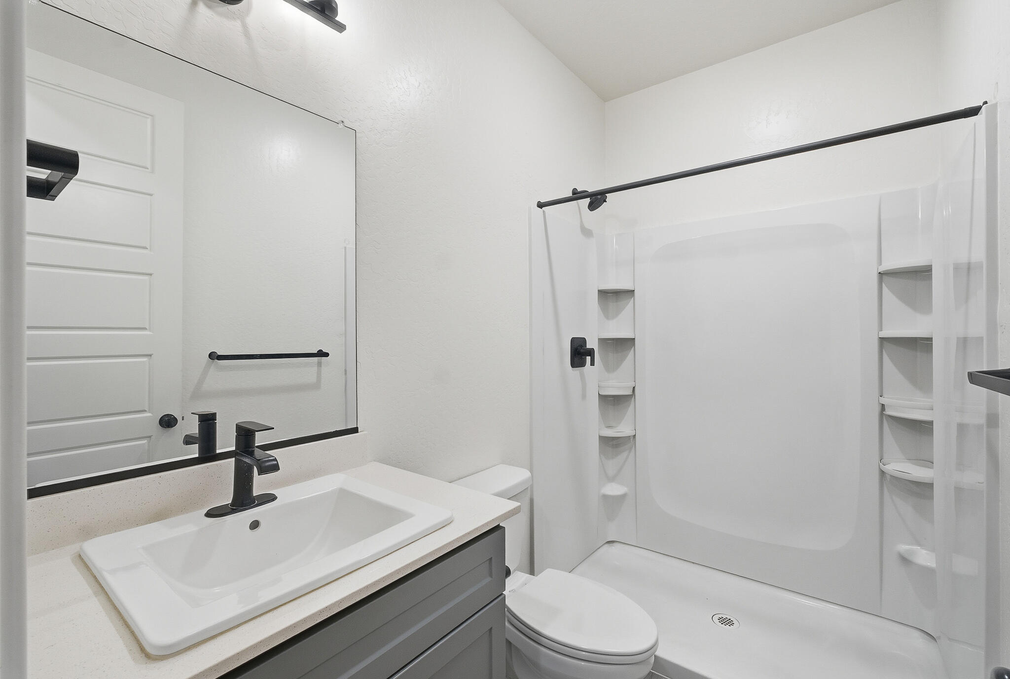 2824 S Cain St, Visalia, CA 93292