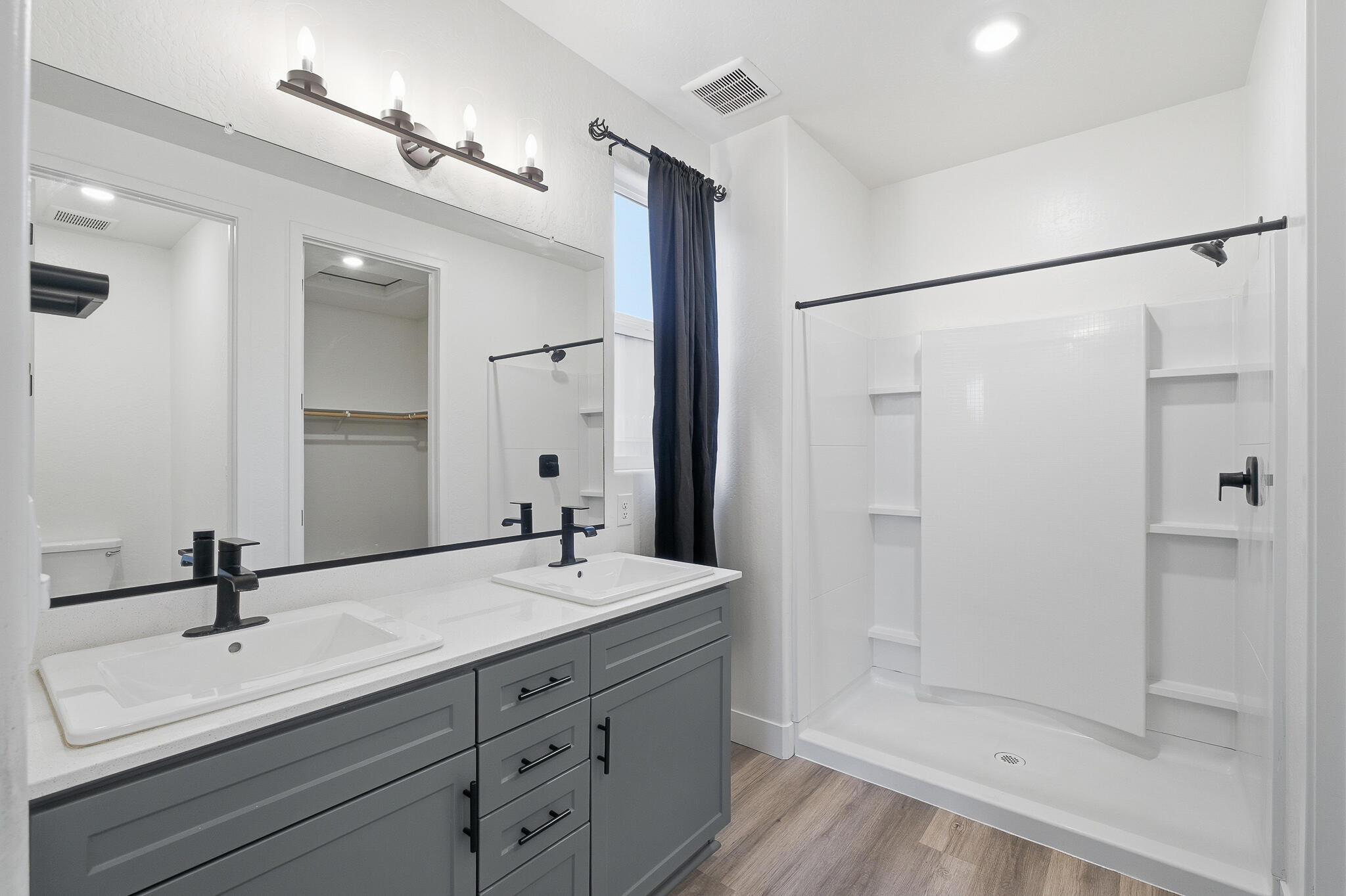 2824 S Cain St, Visalia, CA 93292