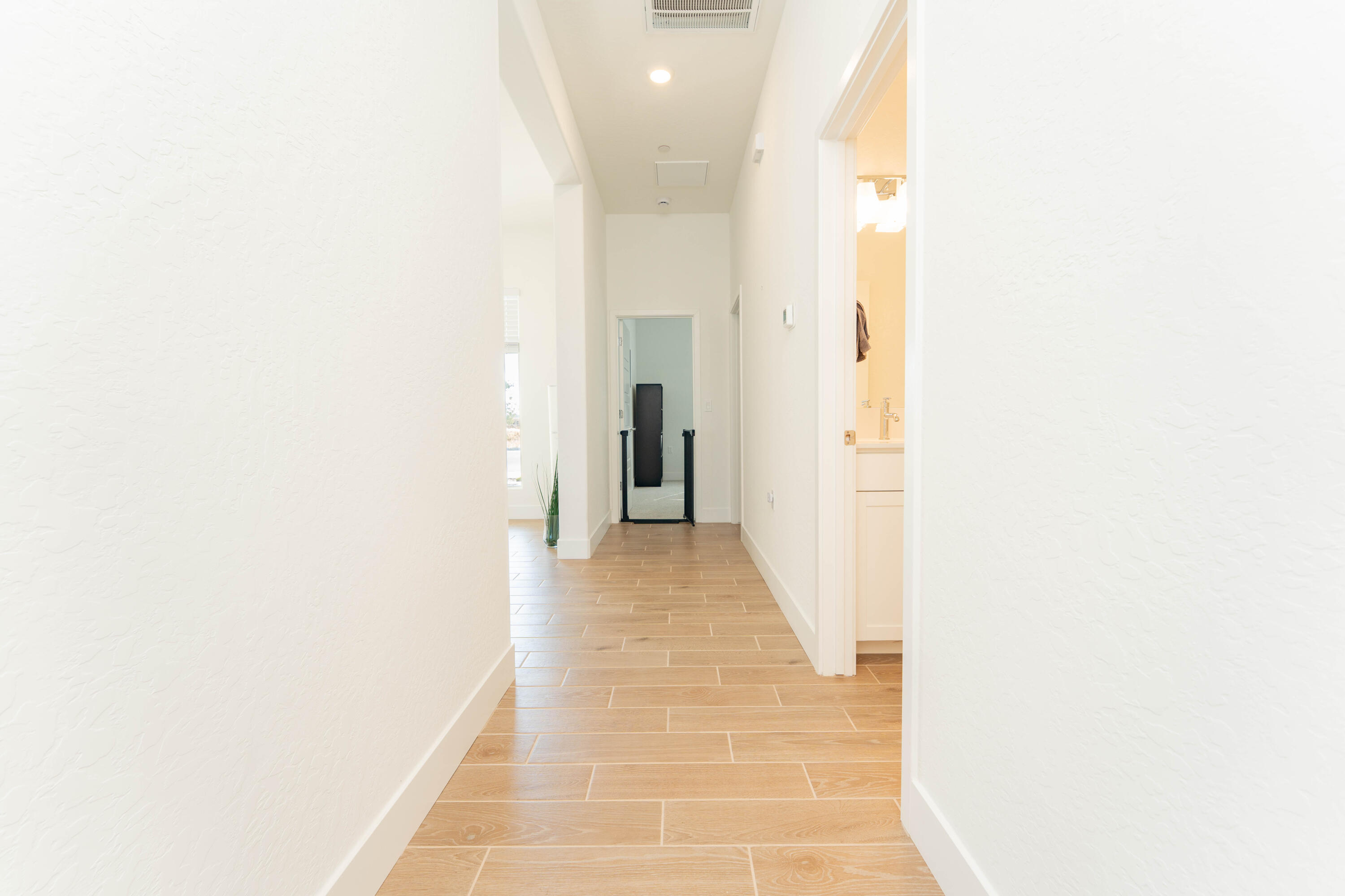 3811 N Santa Fe St, Visalia, CA 93292