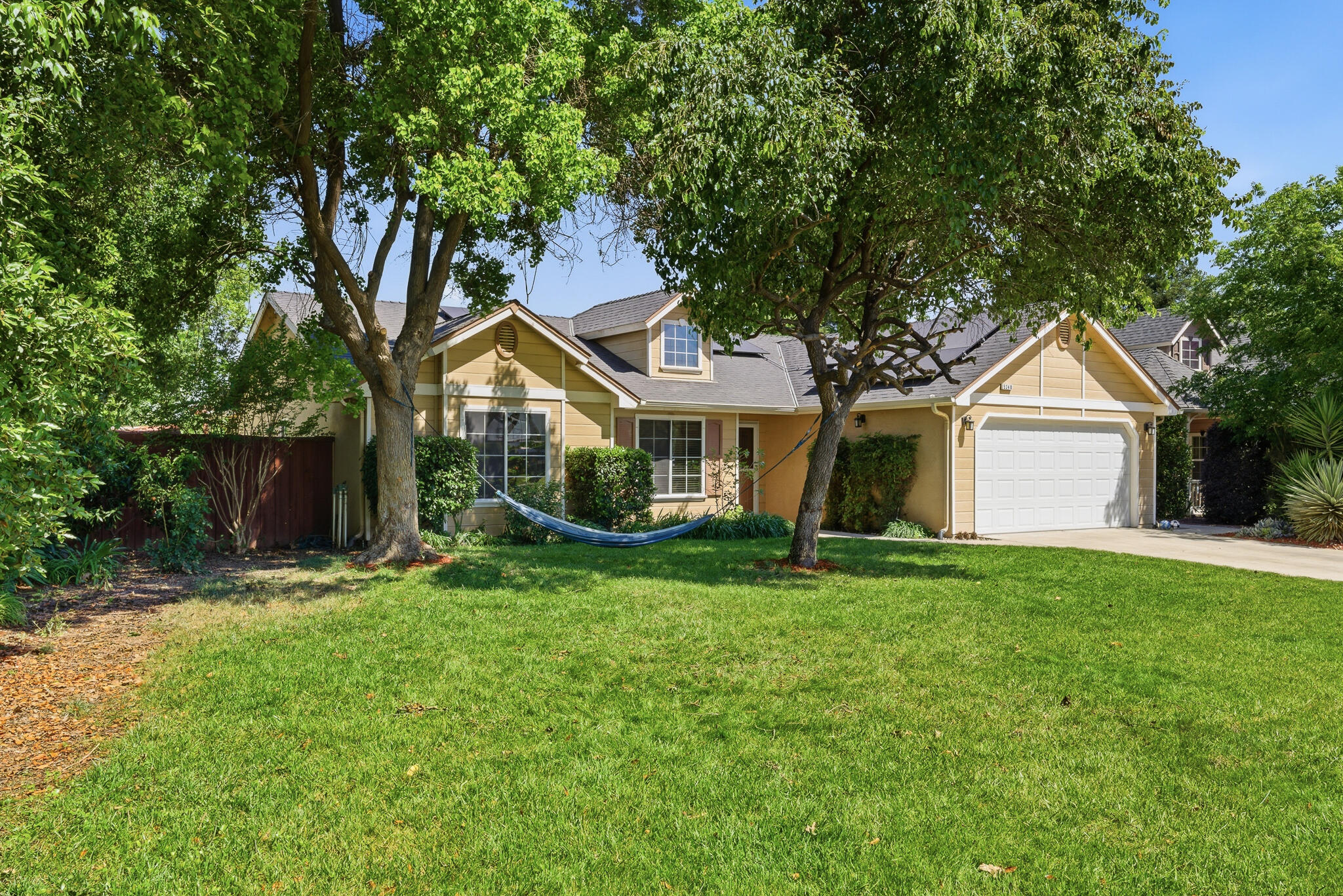 5240 W Wren Ct, Visalia, CA 93291