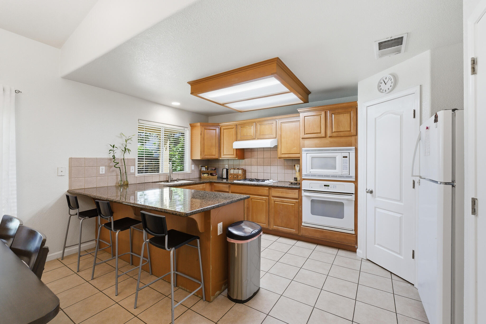 5240 W Wren Ct, Visalia, CA 93291