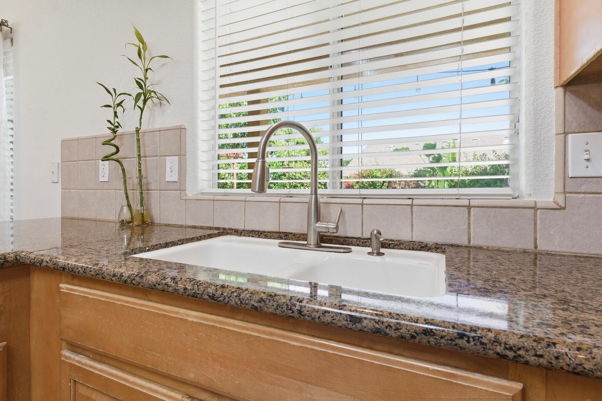 5240 W Wren Ct, Visalia, CA 93291