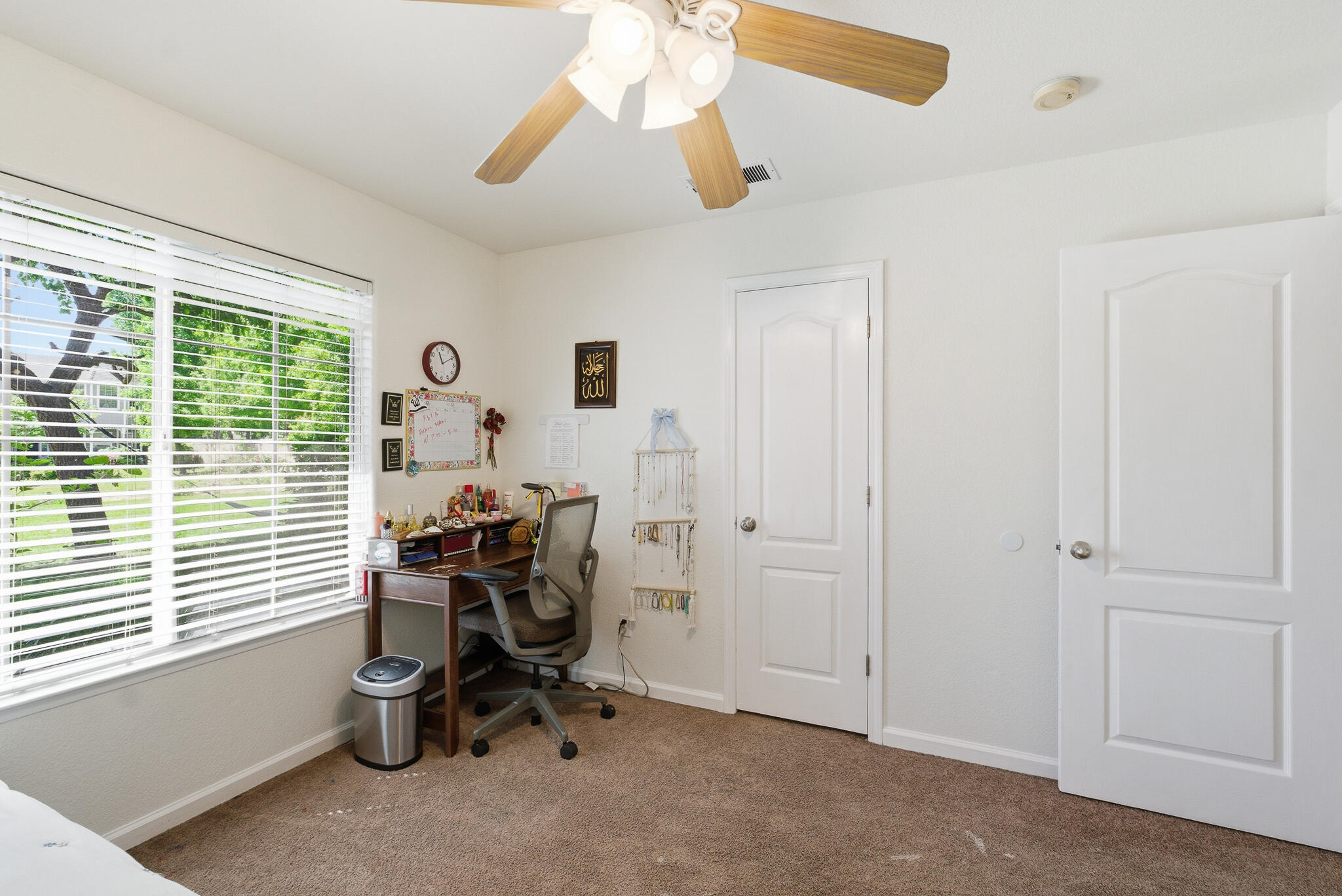 5240 W Wren Ct, Visalia, CA 93291