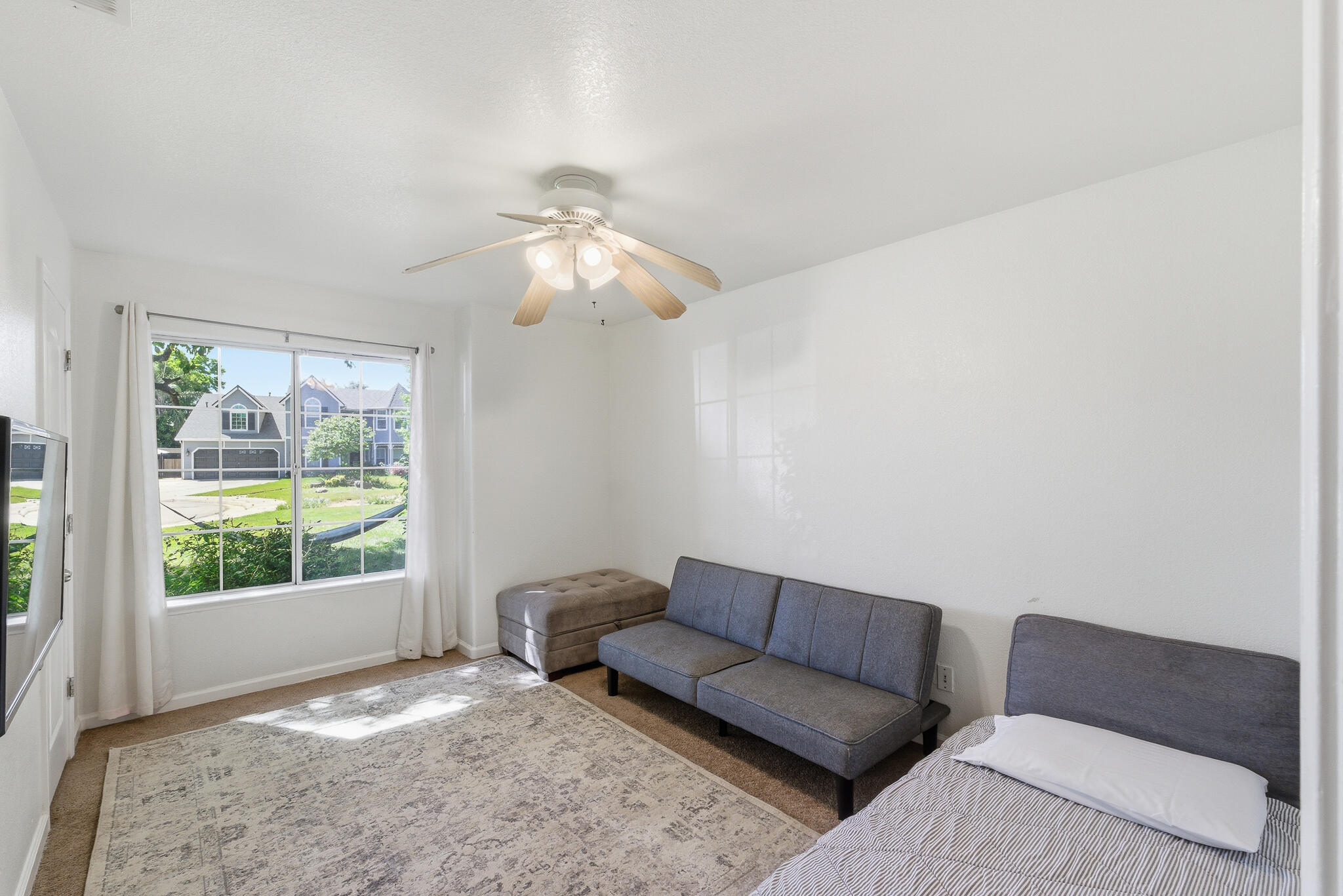 5240 W Wren Ct, Visalia, CA 93291