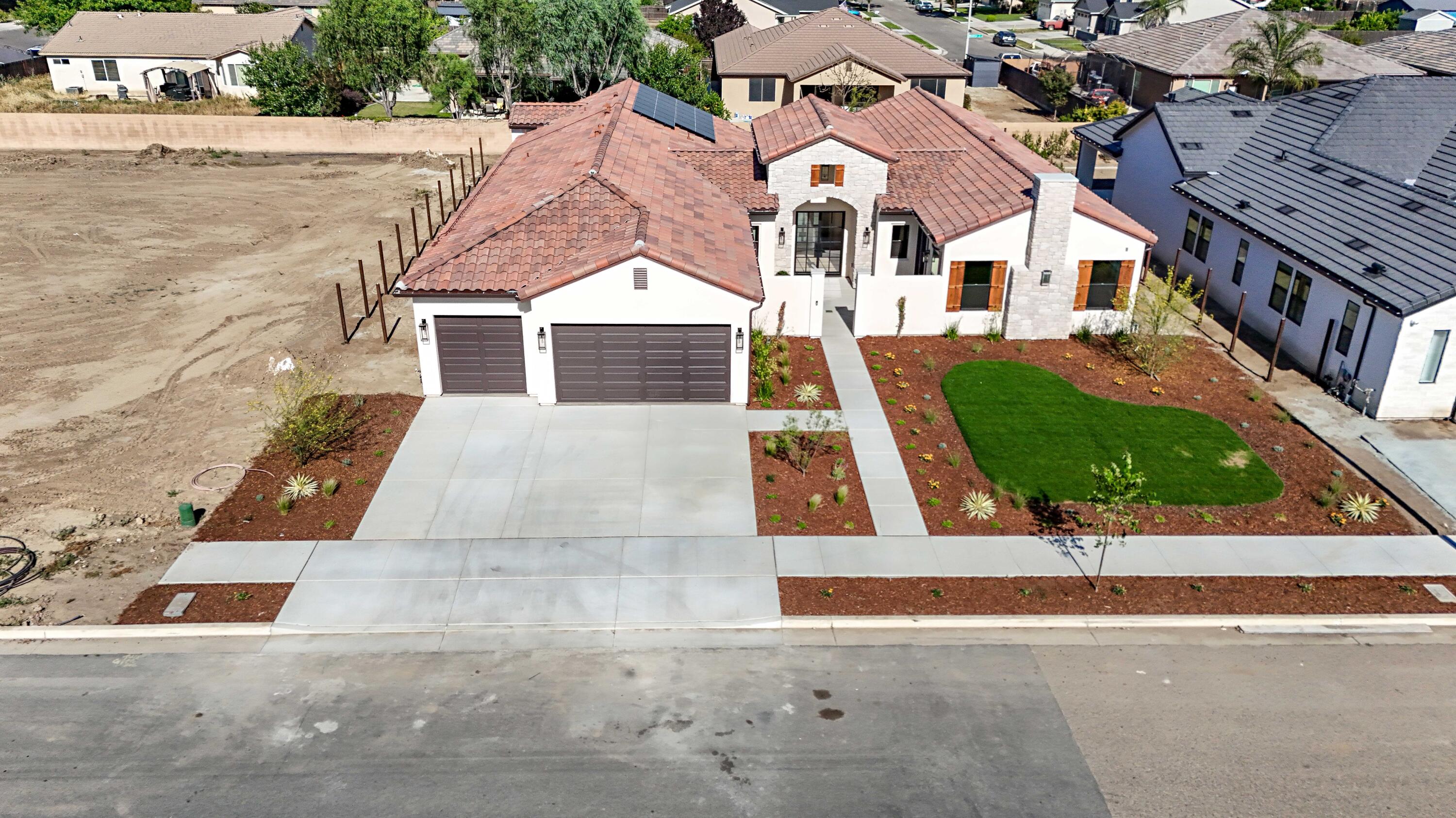 2624 N Leila St, Visalia, CA 93291