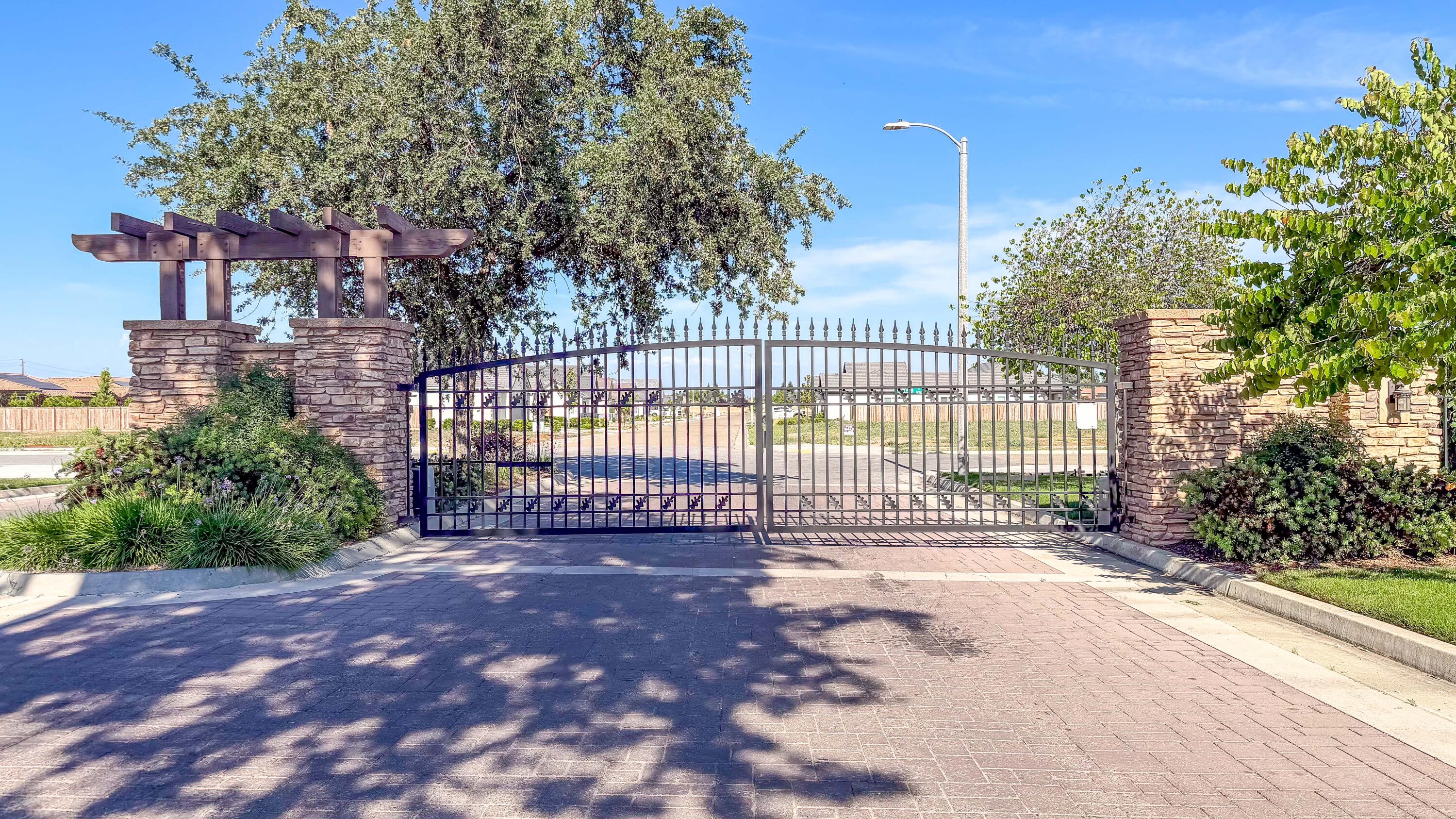 2624 N Leila St, Visalia, CA 93291