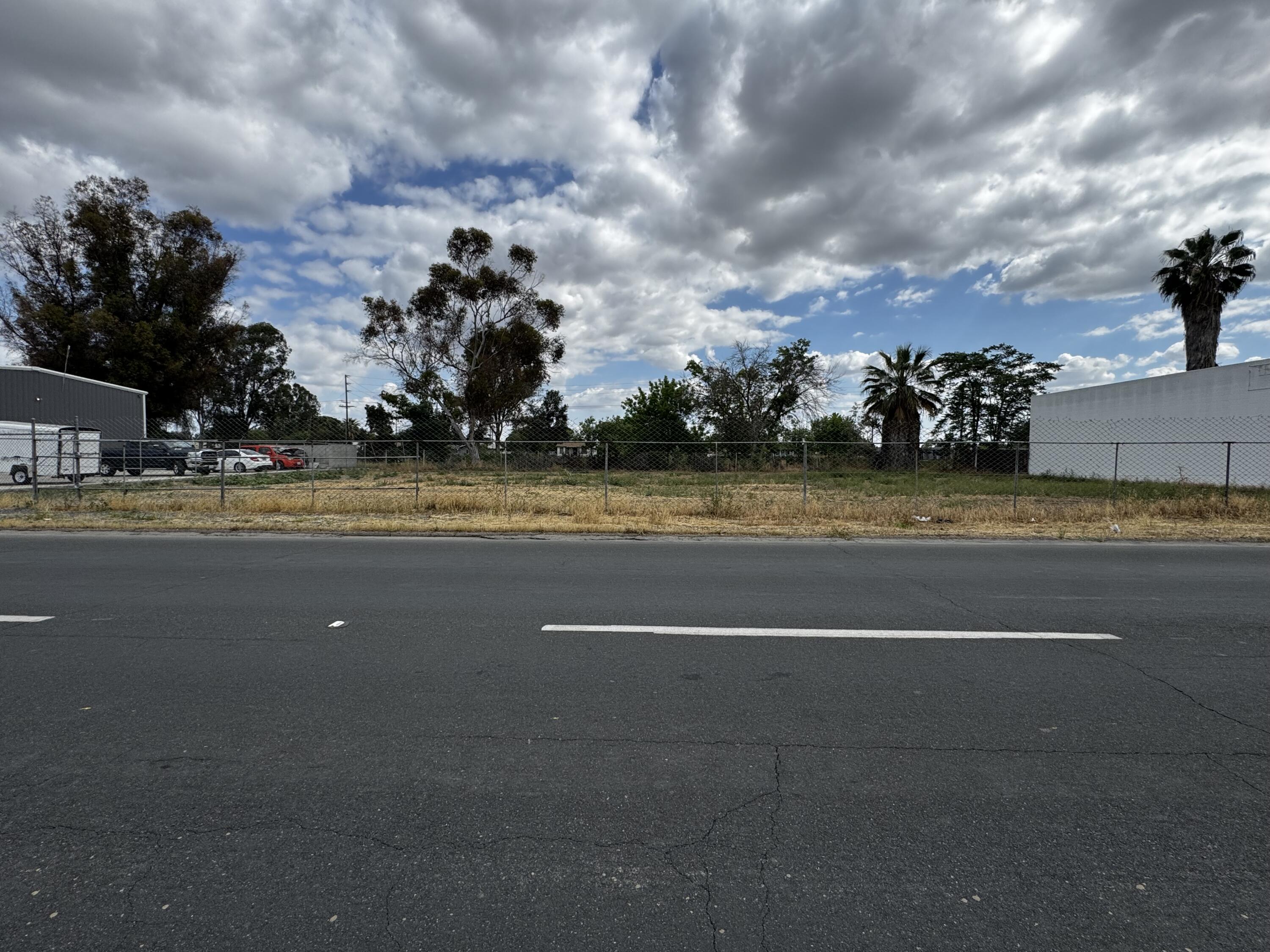 311 E 4th St, Hanford, CA 93230